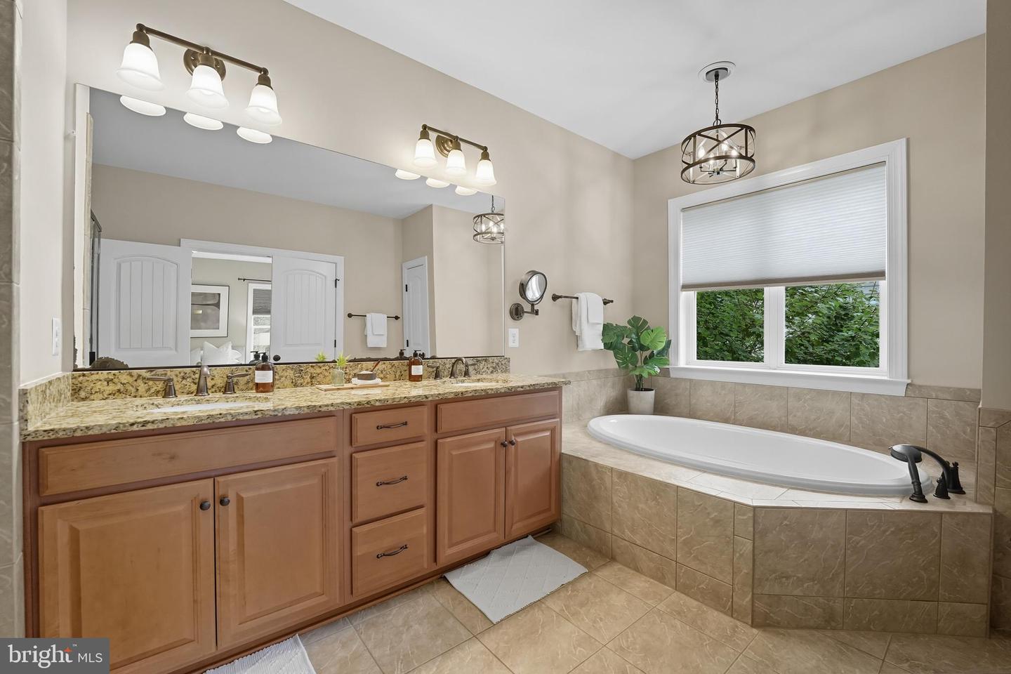 100 HEGLAR OAKS CT, HERNDON, Virginia 20170, 5 Bedrooms Bedrooms, ,5 BathroomsBathrooms,Residential,For sale,100 HEGLAR OAKS CT,VAFX2270290 MLS # VAFX2270290