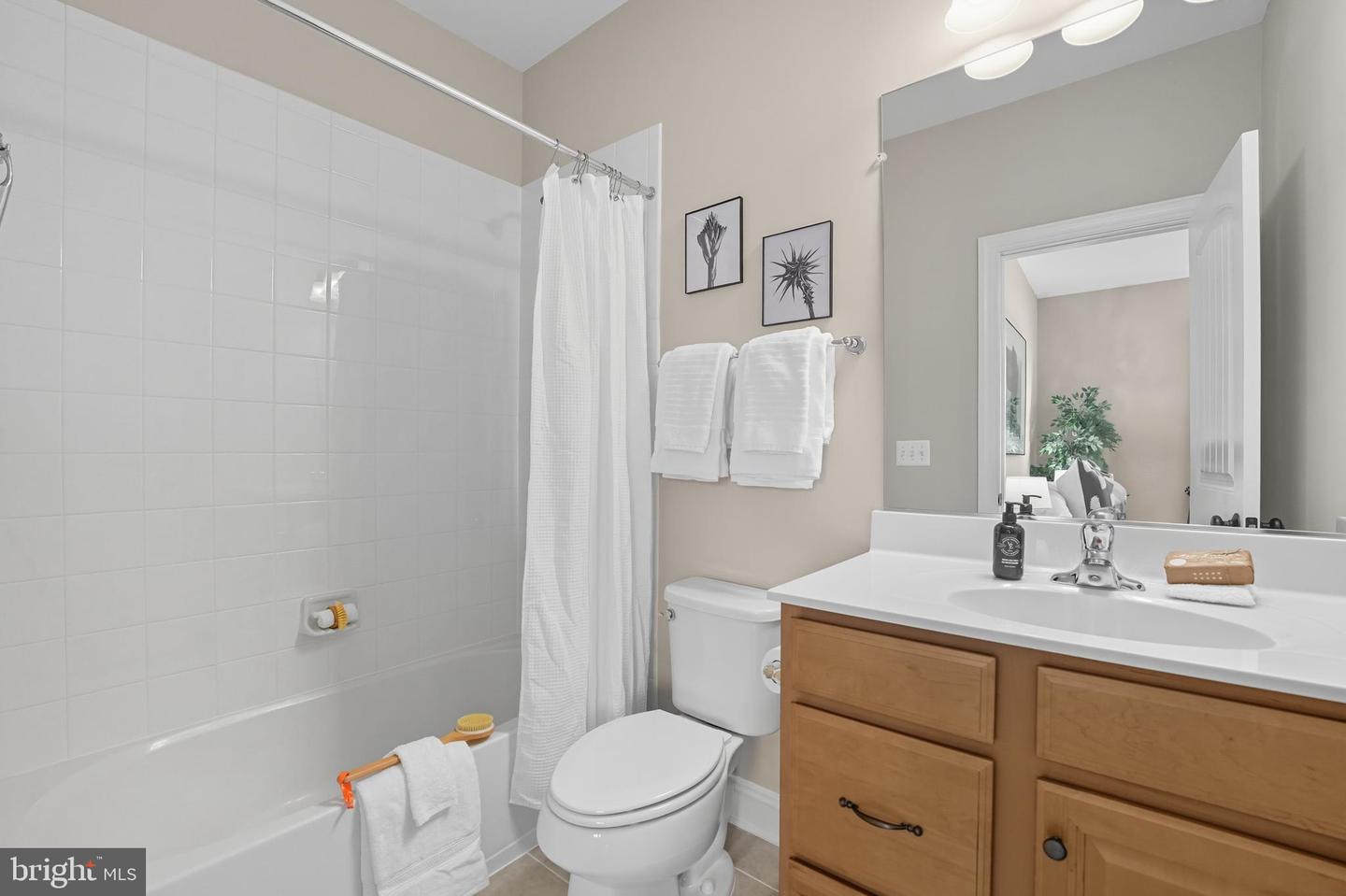 100 HEGLAR OAKS CT, HERNDON, Virginia 20170, 5 Bedrooms Bedrooms, ,5 BathroomsBathrooms,Residential,For sale,100 HEGLAR OAKS CT,VAFX2270290 MLS # VAFX2270290