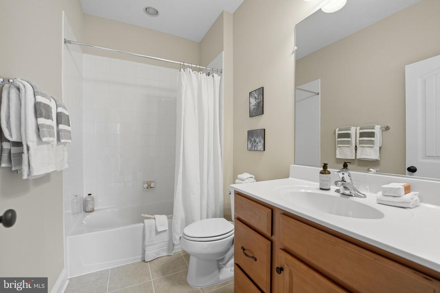 100 HEGLAR OAKS CT, HERNDON, Virginia 20170, 5 Bedrooms Bedrooms, ,5 BathroomsBathrooms,Residential,For sale,100 HEGLAR OAKS CT,VAFX2270290 MLS # VAFX2270290