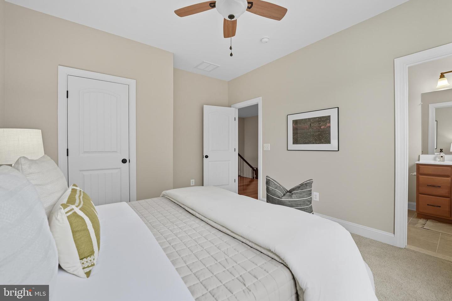 100 HEGLAR OAKS CT, HERNDON, Virginia 20170, 5 Bedrooms Bedrooms, ,5 BathroomsBathrooms,Residential,For sale,100 HEGLAR OAKS CT,VAFX2270290 MLS # VAFX2270290