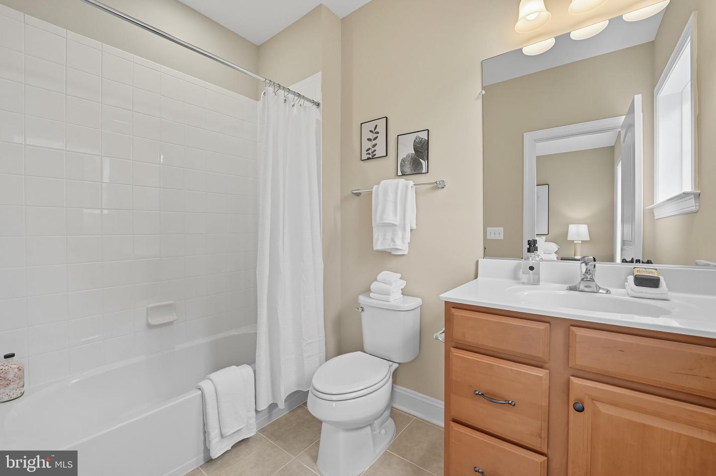 100 HEGLAR OAKS CT, HERNDON, Virginia 20170, 5 Bedrooms Bedrooms, ,5 BathroomsBathrooms,Residential,For sale,100 HEGLAR OAKS CT,VAFX2270290 MLS # VAFX2270290