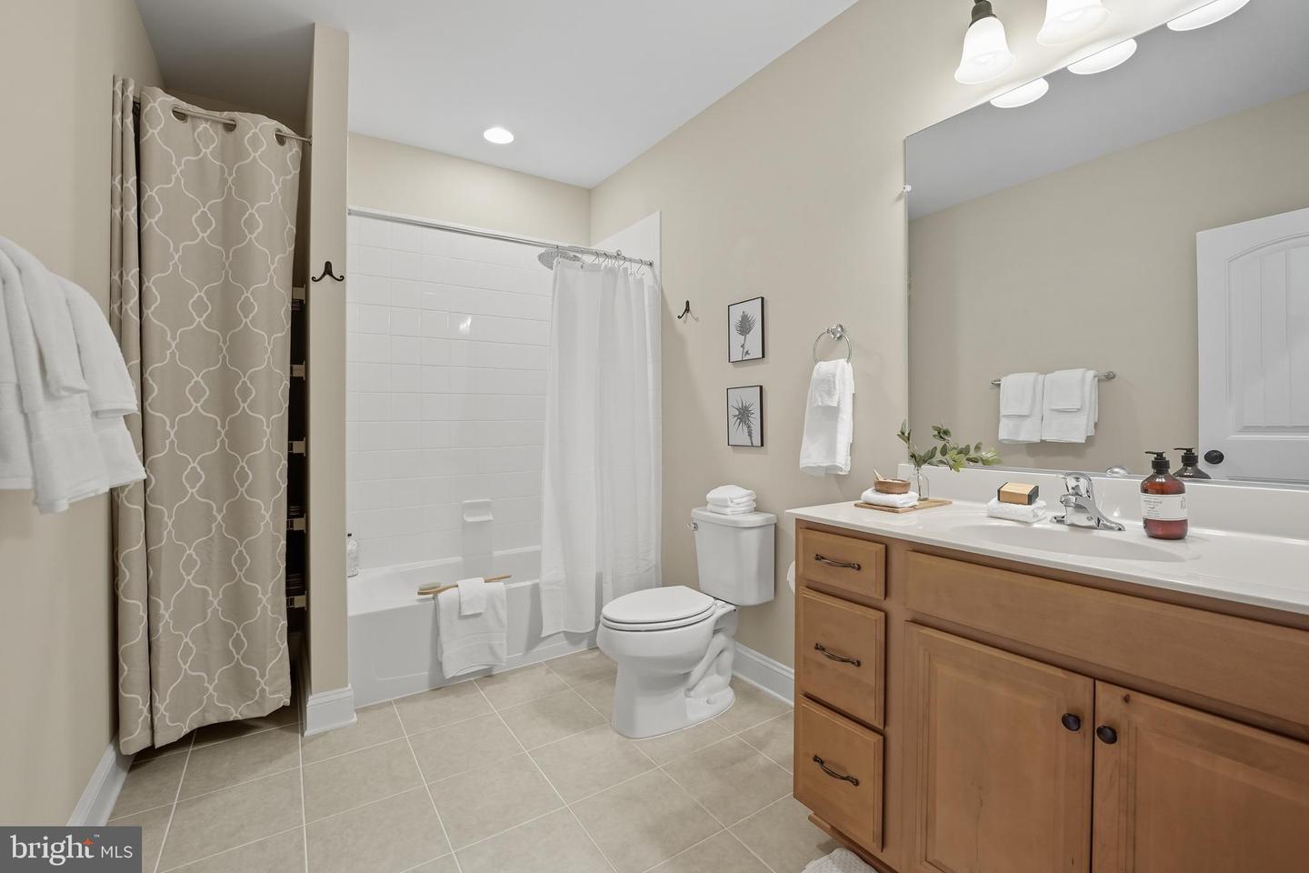 100 HEGLAR OAKS CT, HERNDON, Virginia 20170, 5 Bedrooms Bedrooms, ,5 BathroomsBathrooms,Residential,For sale,100 HEGLAR OAKS CT,VAFX2270290 MLS # VAFX2270290