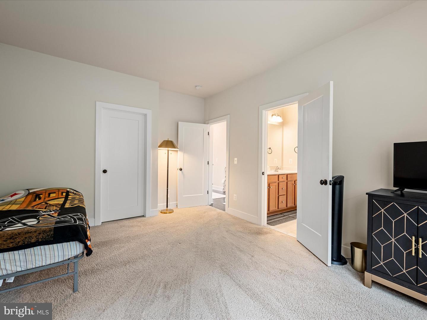 221 S 32ND ST, PURCELLVILLE, Virginia 20132, 4 Bedrooms Bedrooms, ,3 BathroomsBathrooms,Residential,For sale,221 S 32ND ST,VALO2108036 MLS # VALO2108036