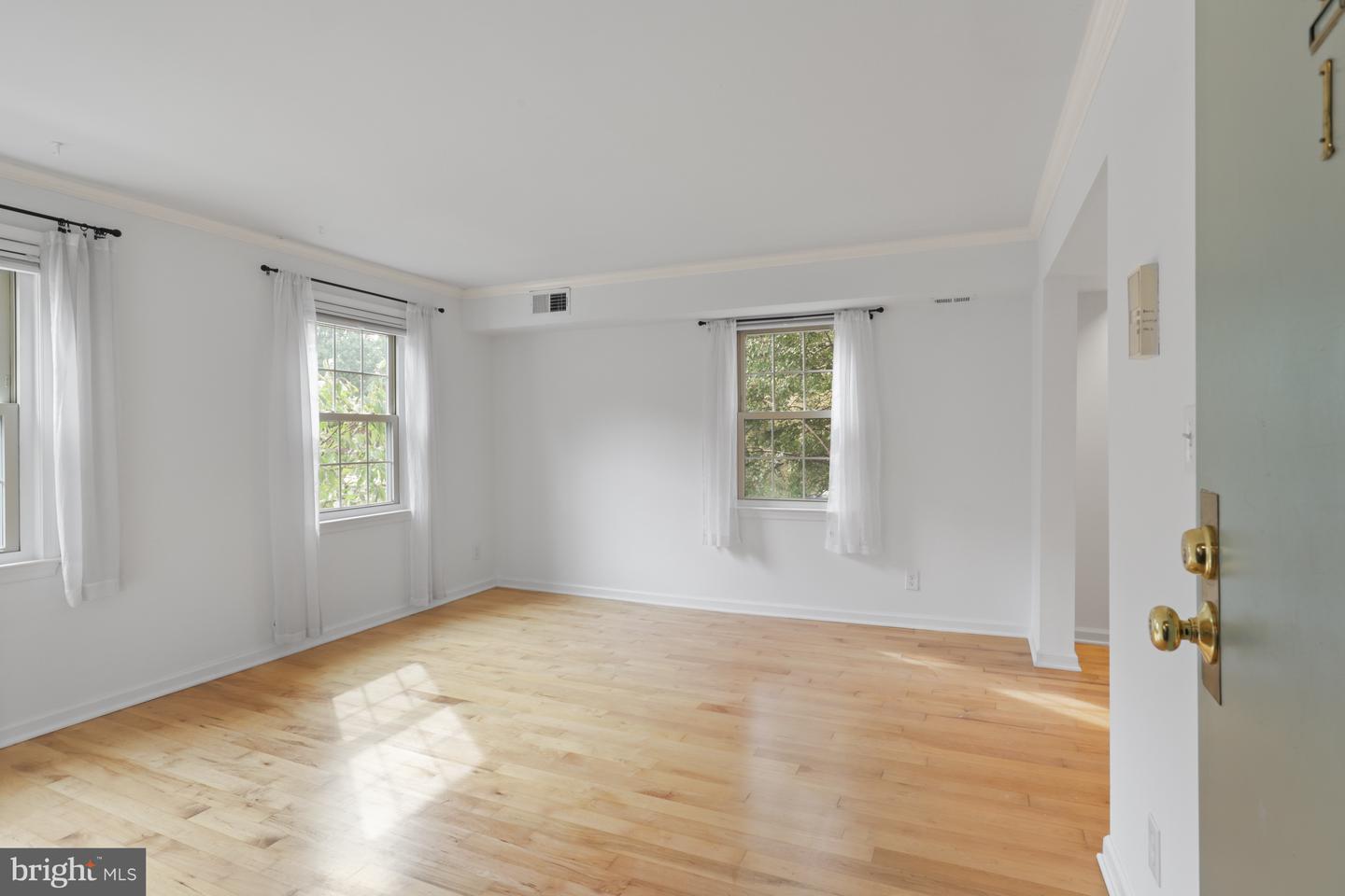 529 BASHFORD LN #1, ALEXANDRIA, Virginia 22314, 1 Bedroom Bedrooms, ,1 BathroomBathrooms,Residential,For sale,529 BASHFORD LN #1,VAAX2050438 MLS # VAAX2050438
