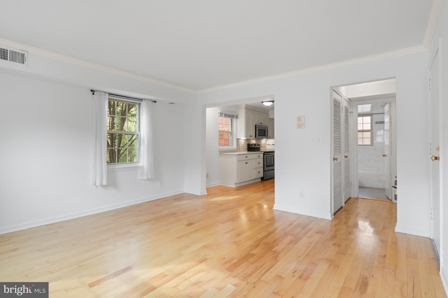 529 BASHFORD LN #1, ALEXANDRIA, Virginia 22314, 1 Bedroom Bedrooms, ,1 BathroomBathrooms,Residential,For sale,529 BASHFORD LN #1,VAAX2050438 MLS # VAAX2050438