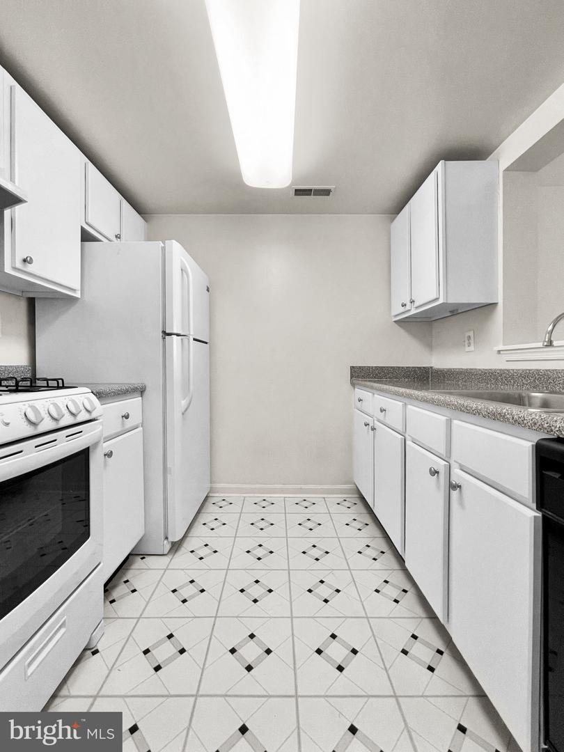 2607 DOUGLASS RD SE #402, WASHINGTON, District Of Columbia 20020, 2 Bedrooms Bedrooms, ,2 BathroomsBathrooms,Residential,For sale,2607 DOUGLASS RD SE #402,DCDC2225126 MLS # DCDC2225126