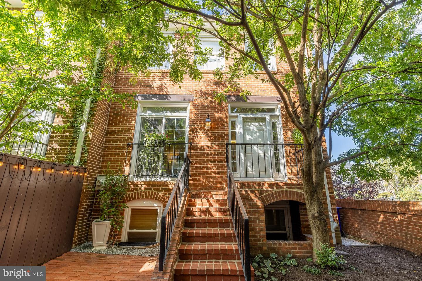 1055 N STAFFORD ST, ARLINGTON, Virginia 22201, 3 Bedrooms Bedrooms, ,2 BathroomsBathrooms,Residential,For sale,1055 N STAFFORD ST,VAAR2064420 MLS # VAAR2064420