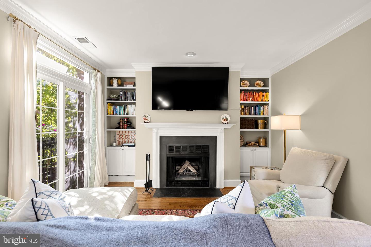 1055 N STAFFORD ST, ARLINGTON, Virginia 22201, 3 Bedrooms Bedrooms, ,2 BathroomsBathrooms,Residential,For sale,1055 N STAFFORD ST,VAAR2064420 MLS # VAAR2064420
