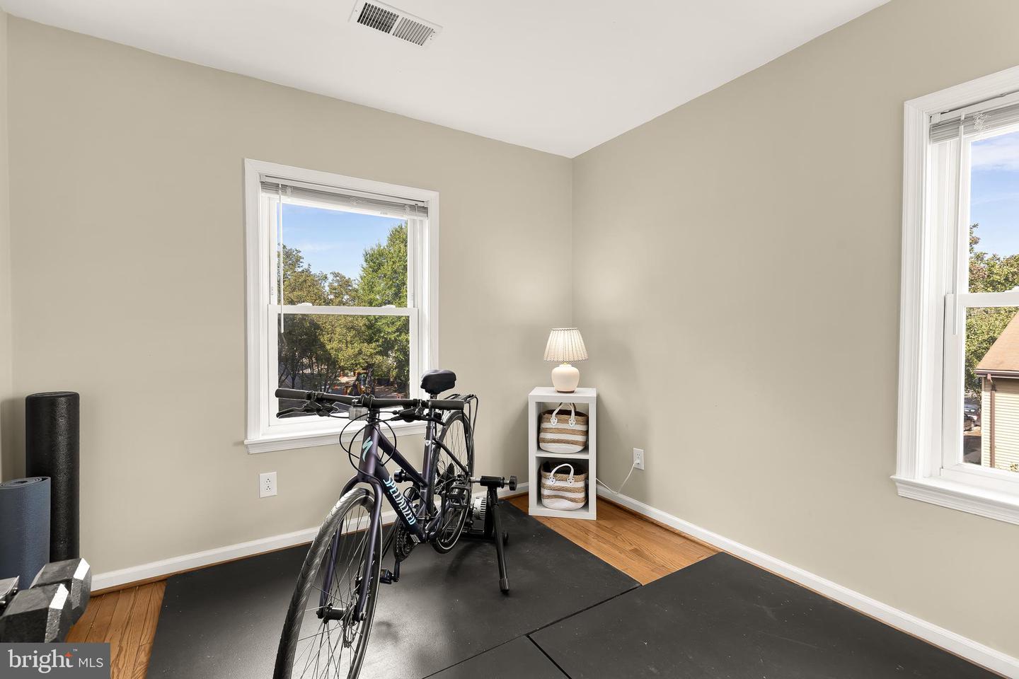 1055 N STAFFORD ST, ARLINGTON, Virginia 22201, 3 Bedrooms Bedrooms, ,2 BathroomsBathrooms,Residential,For sale,1055 N STAFFORD ST,VAAR2064420 MLS # VAAR2064420