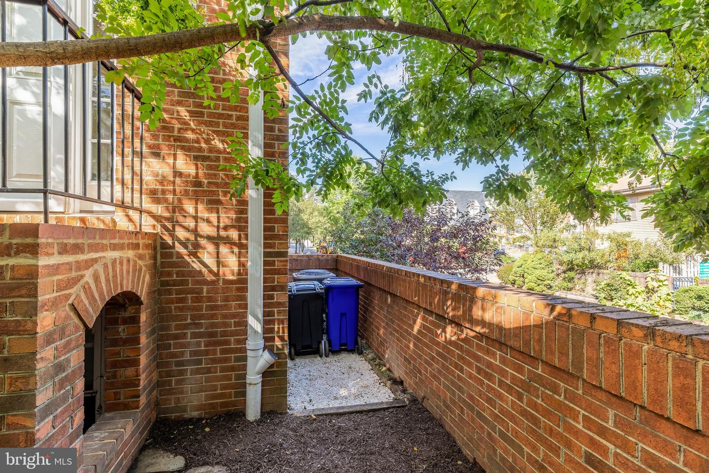 1055 N STAFFORD ST, ARLINGTON, Virginia 22201, 3 Bedrooms Bedrooms, ,2 BathroomsBathrooms,Residential,For sale,1055 N STAFFORD ST,VAAR2064420 MLS # VAAR2064420