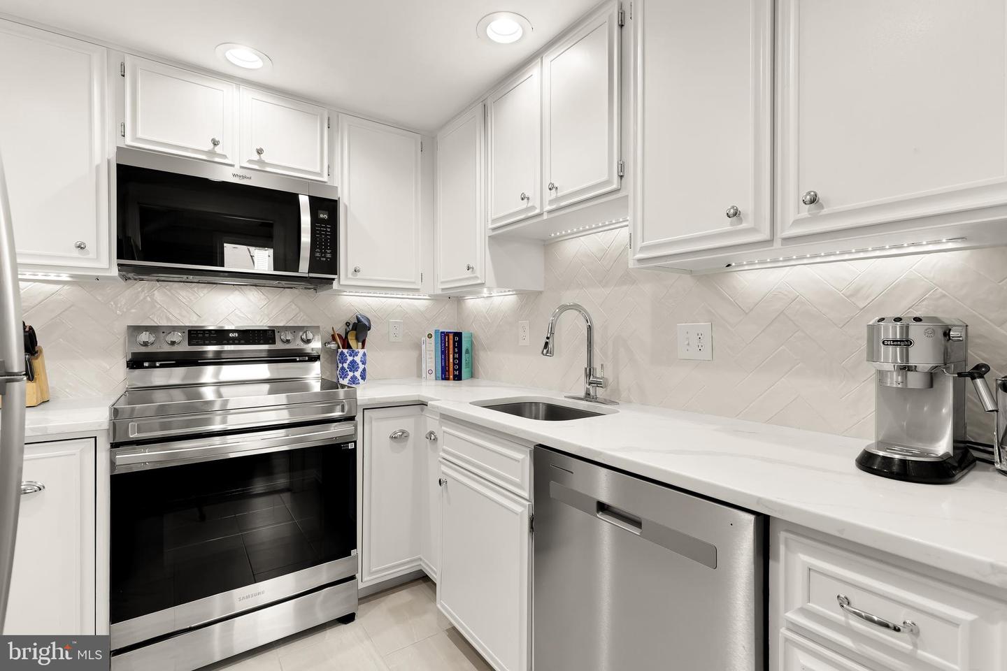 1055 N STAFFORD ST, ARLINGTON, Virginia 22201, 3 Bedrooms Bedrooms, ,2 BathroomsBathrooms,Residential,For sale,1055 N STAFFORD ST,VAAR2064420 MLS # VAAR2064420