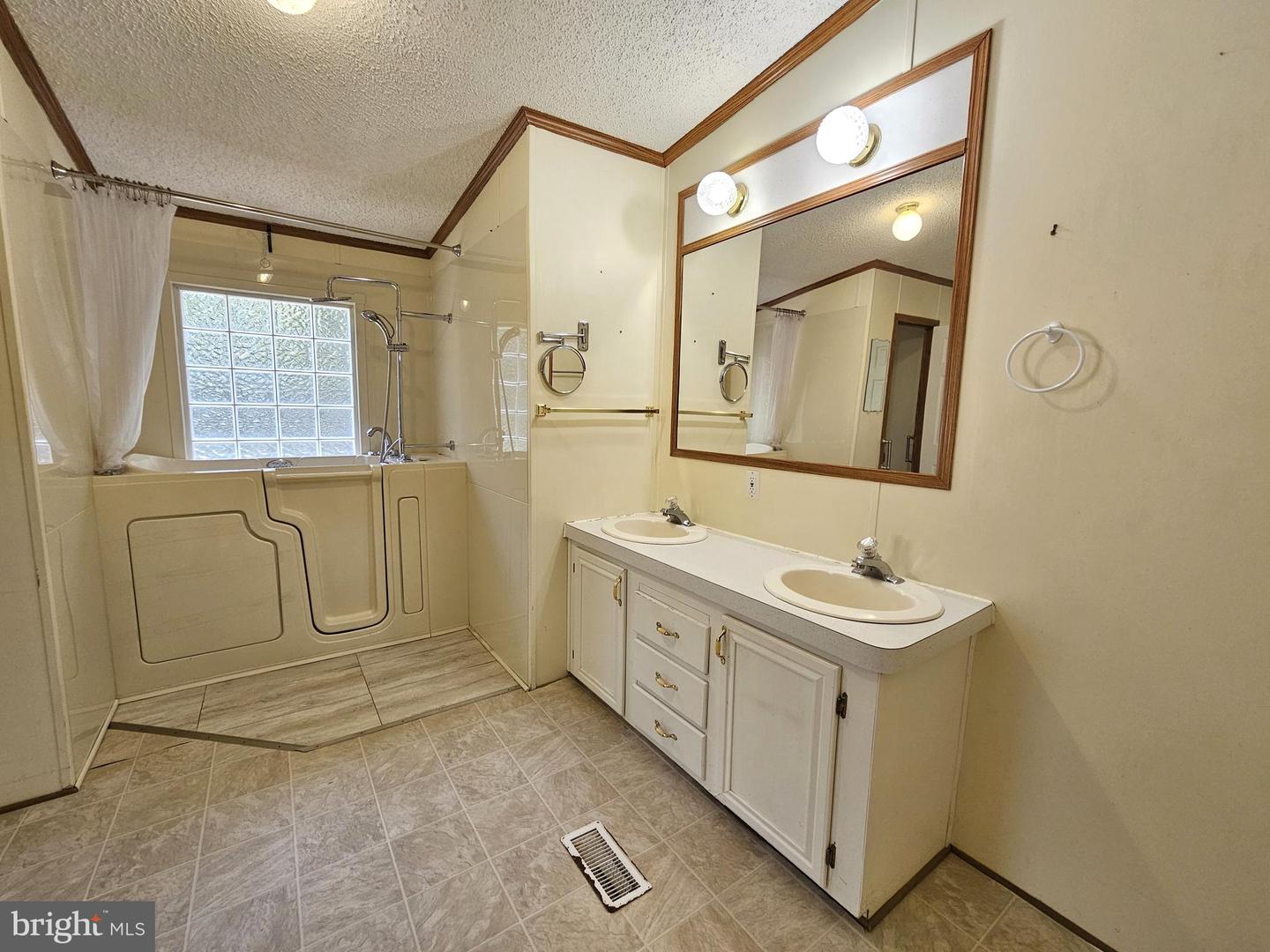 7962 FIVE FORKS RD, PAMPLIN, Virginia 23958, 3 Bedrooms Bedrooms, 8 Rooms Rooms,2 BathroomsBathrooms,Residential,For sale,7962 FIVE FORKS RD,VAPE2000108 MLS # VAPE2000108