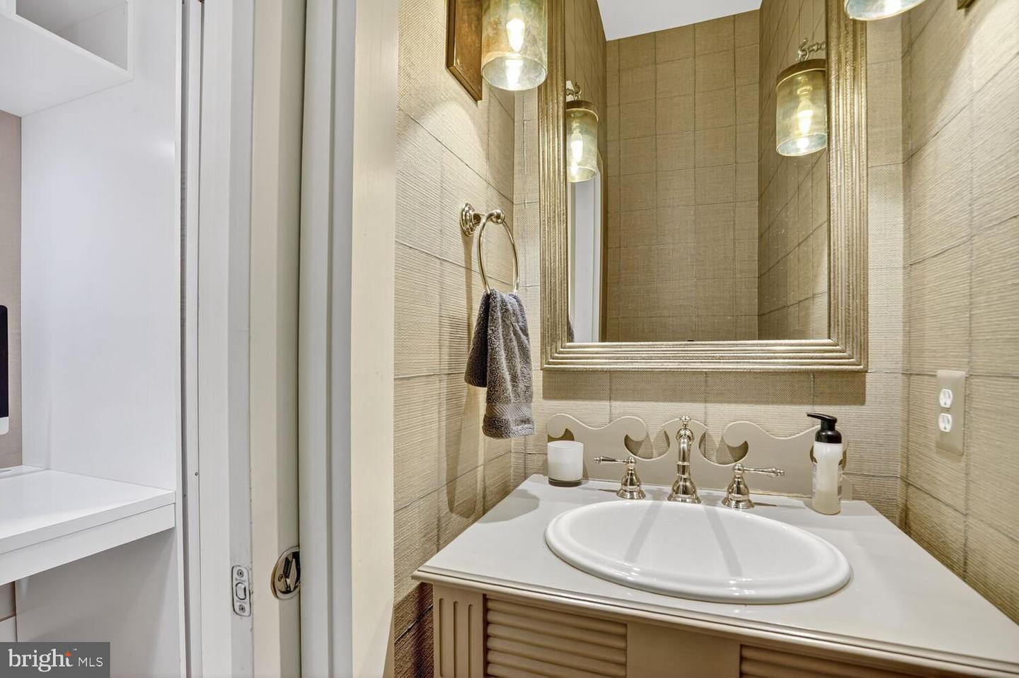 3708 N VERMONT ST N, ARLINGTON, Virginia 22207, 6 Bedrooms Bedrooms, 24 Rooms Rooms,5 BathroomsBathrooms,Residential,For sale,3708 N VERMONT ST N,VAAR2064462 MLS # VAAR2064462