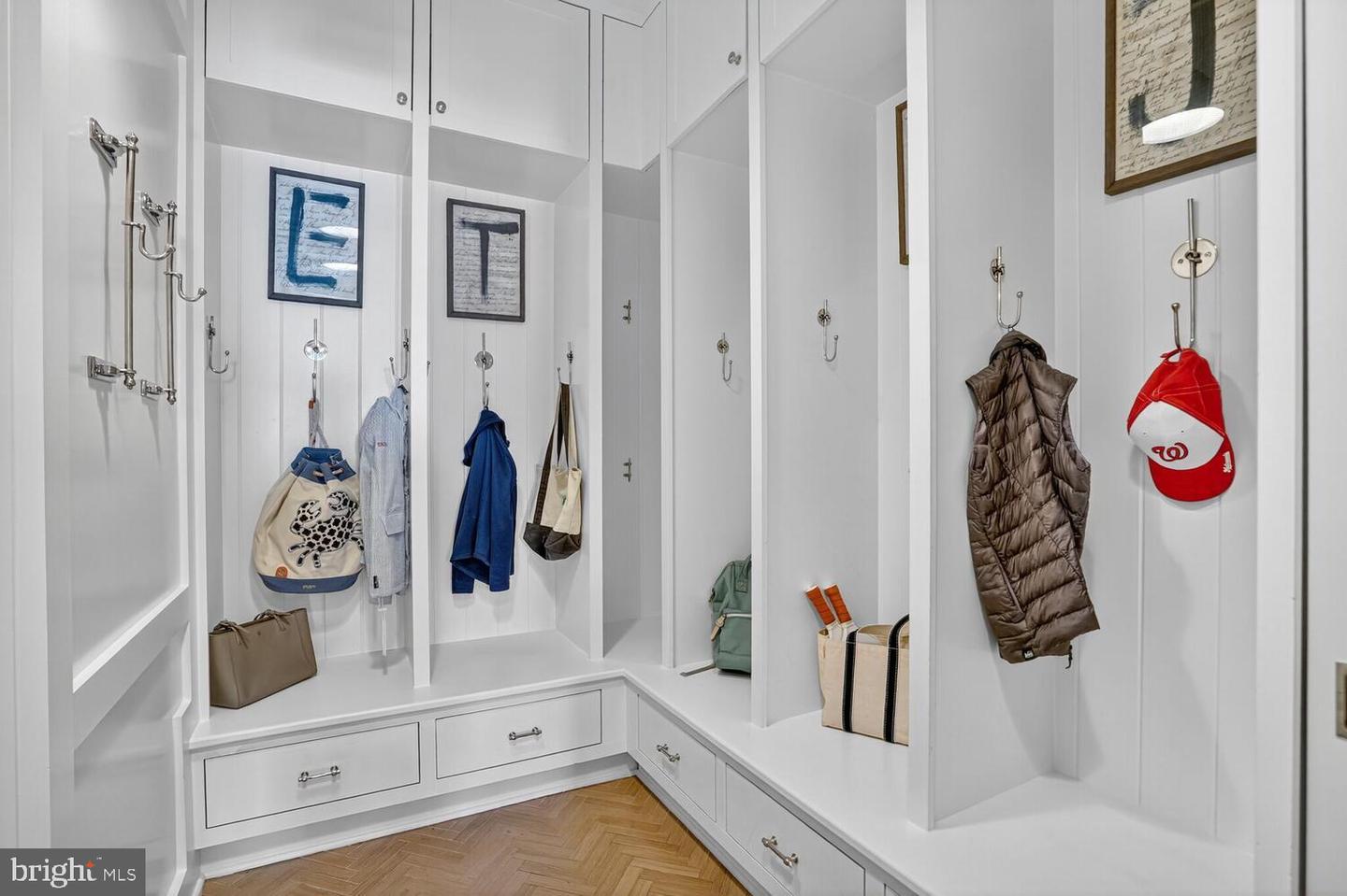 3708 N VERMONT ST N, ARLINGTON, Virginia 22207, 6 Bedrooms Bedrooms, 24 Rooms Rooms,5 BathroomsBathrooms,Residential,For sale,3708 N VERMONT ST N,VAAR2064462 MLS # VAAR2064462