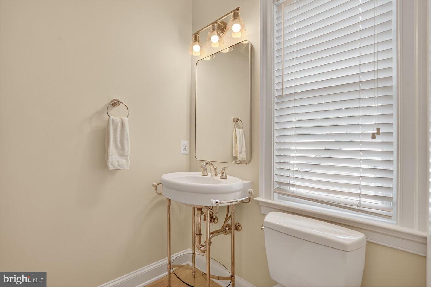 3708 N VERMONT ST N, ARLINGTON, Virginia 22207, 6 Bedrooms Bedrooms, 24 Rooms Rooms,5 BathroomsBathrooms,Residential,For sale,3708 N VERMONT ST N,VAAR2064462 MLS # VAAR2064462