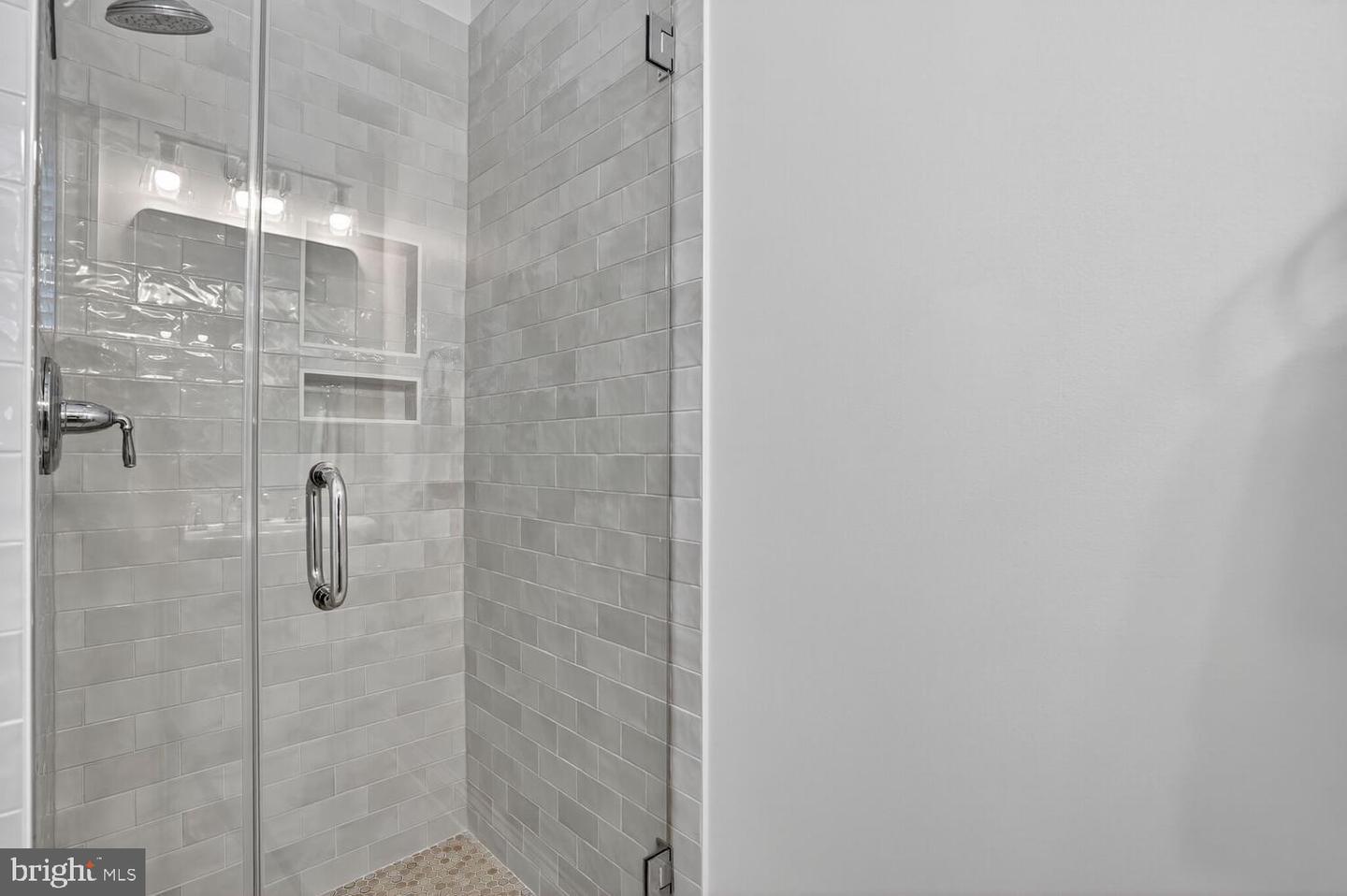 3708 N VERMONT ST N, ARLINGTON, Virginia 22207, 6 Bedrooms Bedrooms, 24 Rooms Rooms,5 BathroomsBathrooms,Residential,For sale,3708 N VERMONT ST N,VAAR2064462 MLS # VAAR2064462
