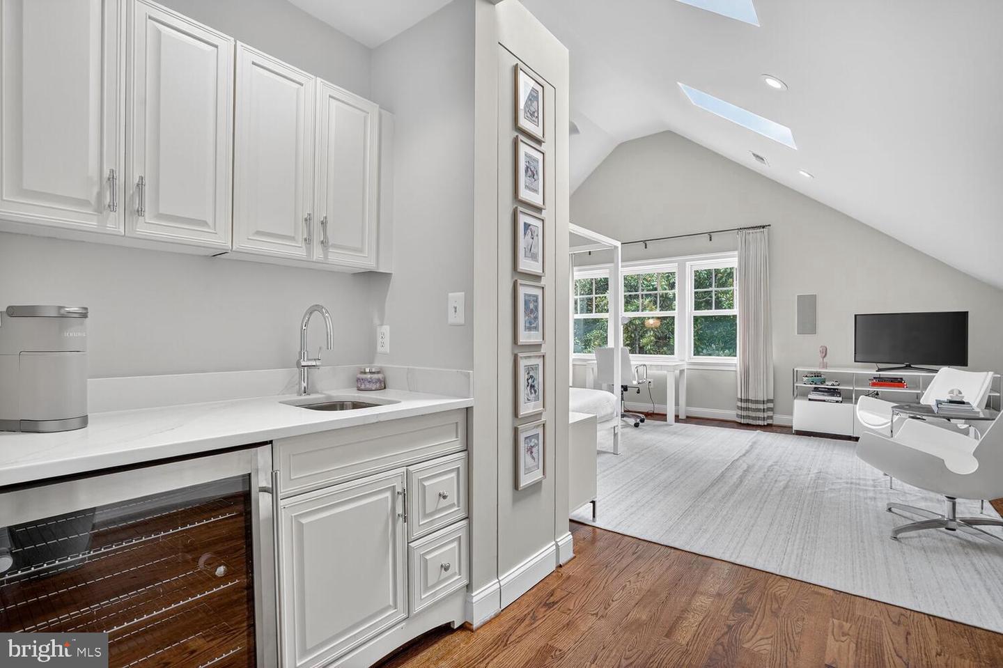 3708 N VERMONT ST N, ARLINGTON, Virginia 22207, 6 Bedrooms Bedrooms, 24 Rooms Rooms,5 BathroomsBathrooms,Residential,For sale,3708 N VERMONT ST N,VAAR2064462 MLS # VAAR2064462