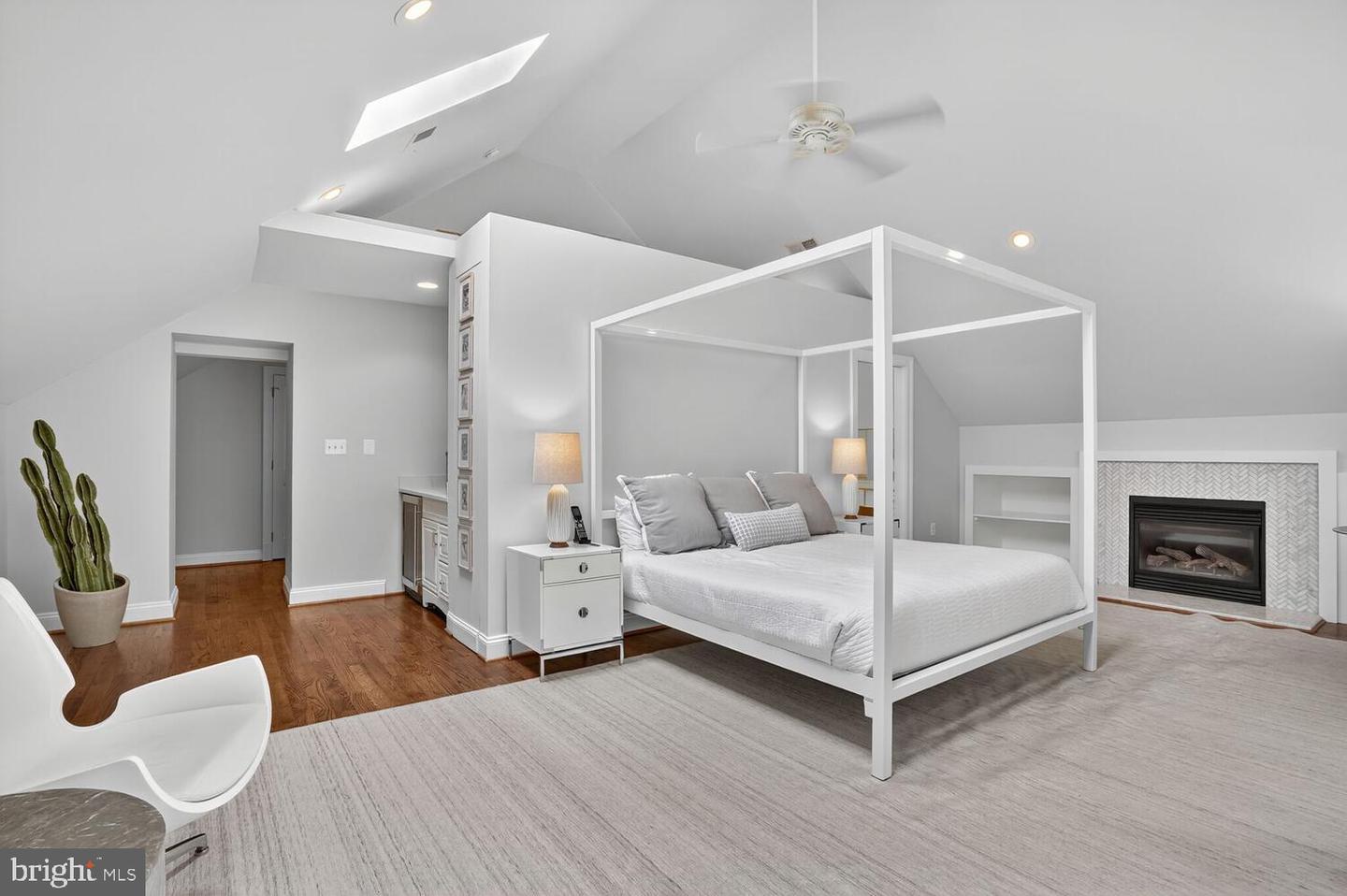 3708 N VERMONT ST N, ARLINGTON, Virginia 22207, 6 Bedrooms Bedrooms, 24 Rooms Rooms,5 BathroomsBathrooms,Residential,For sale,3708 N VERMONT ST N,VAAR2064462 MLS # VAAR2064462