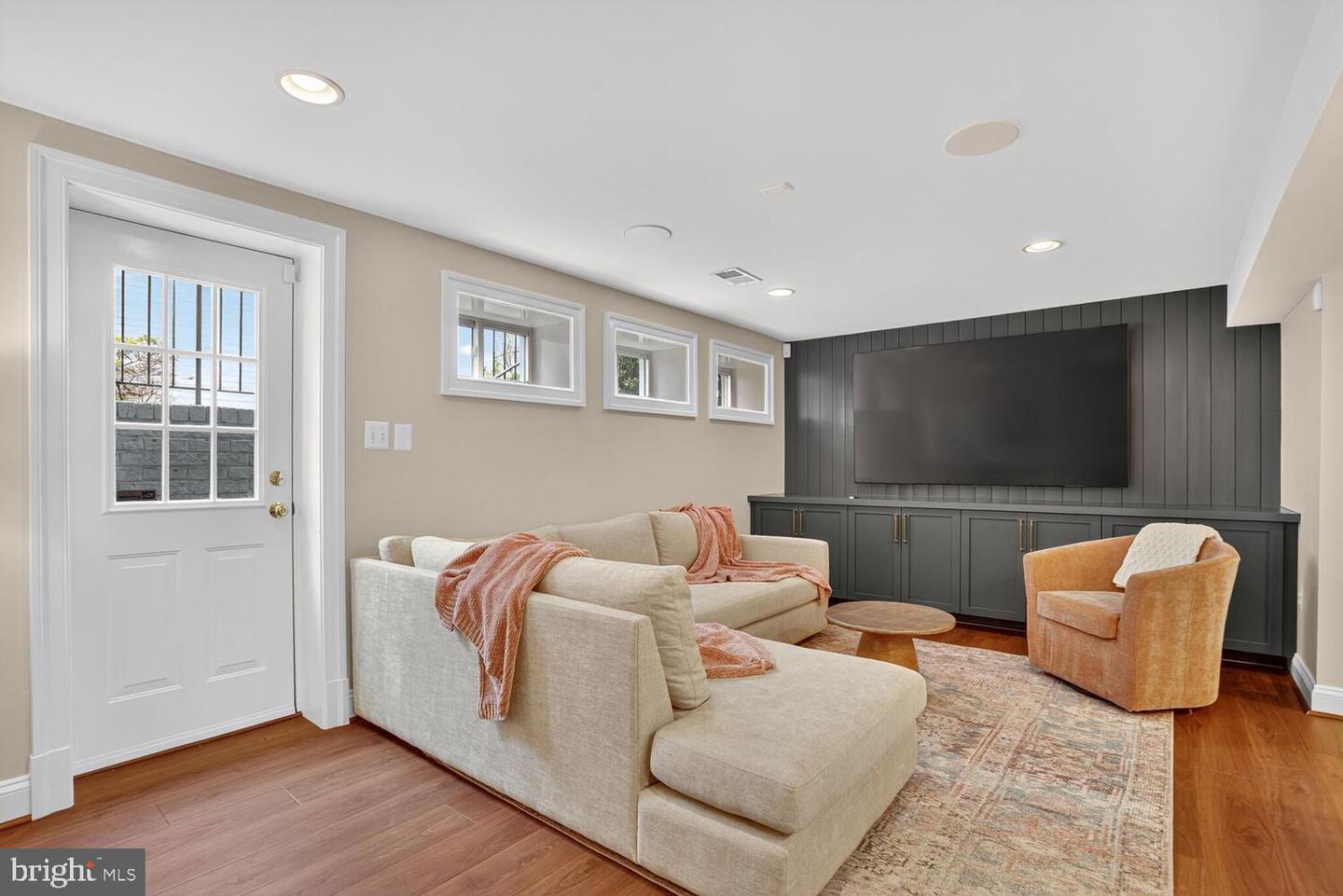 3708 N VERMONT ST N, ARLINGTON, Virginia 22207, 6 Bedrooms Bedrooms, 24 Rooms Rooms,5 BathroomsBathrooms,Residential,For sale,3708 N VERMONT ST N,VAAR2064462 MLS # VAAR2064462