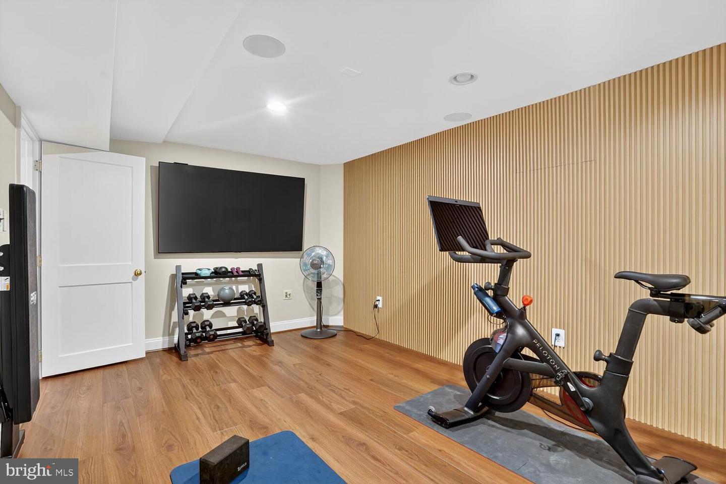 3708 N VERMONT ST N, ARLINGTON, Virginia 22207, 6 Bedrooms Bedrooms, 24 Rooms Rooms,5 BathroomsBathrooms,Residential,For sale,3708 N VERMONT ST N,VAAR2064462 MLS # VAAR2064462