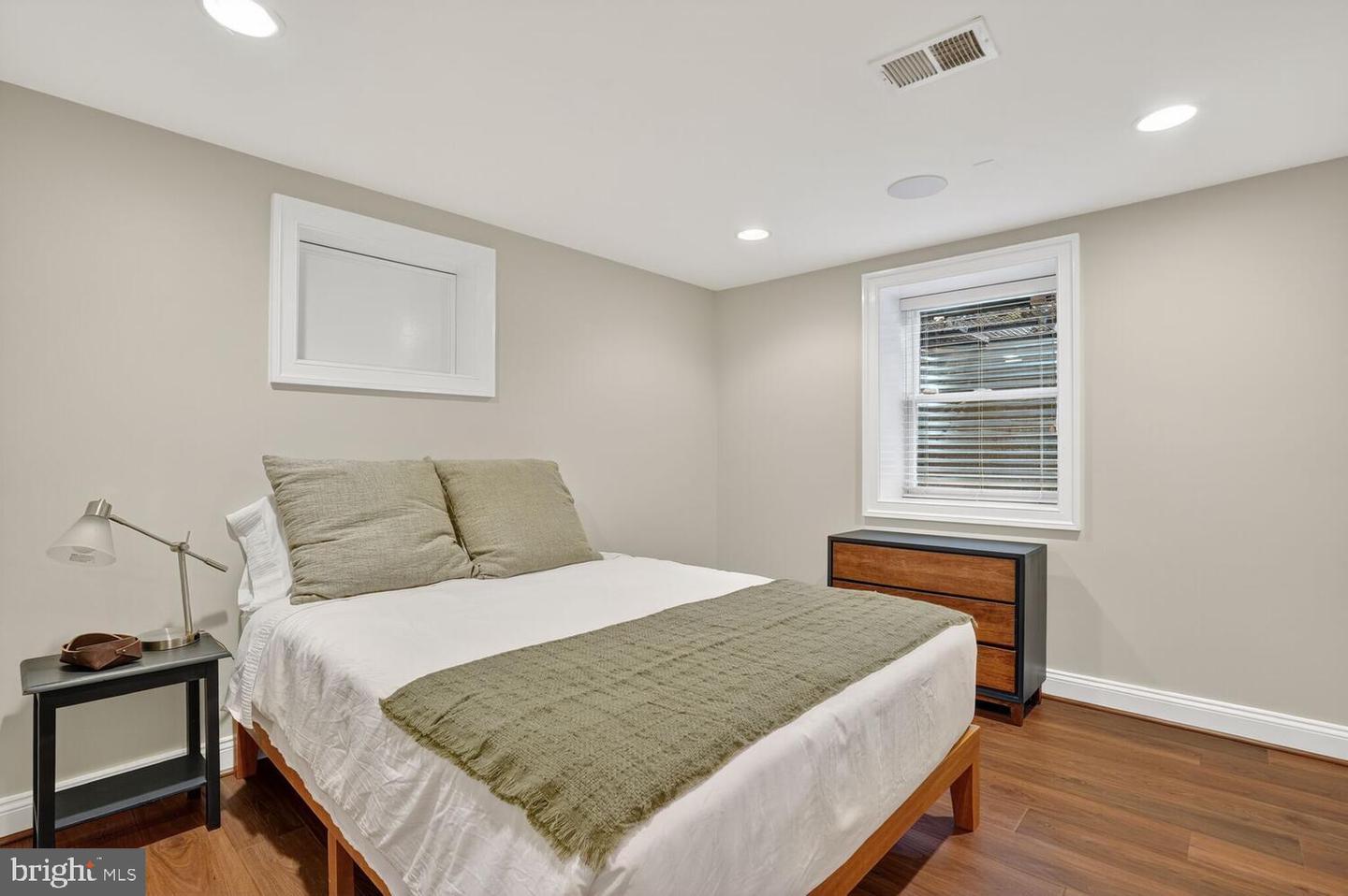 3708 N VERMONT ST N, ARLINGTON, Virginia 22207, 6 Bedrooms Bedrooms, 24 Rooms Rooms,5 BathroomsBathrooms,Residential,For sale,3708 N VERMONT ST N,VAAR2064462 MLS # VAAR2064462
