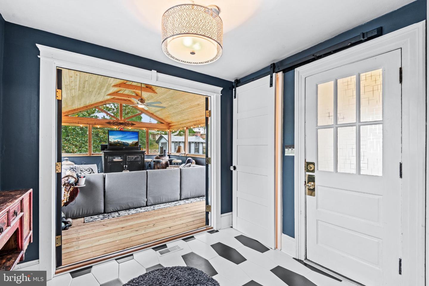 1107 KENMORE AVE, FREDERICKSBURG, Virginia 22401, 4 Bedrooms Bedrooms, 6 Rooms Rooms,1 BathroomBathrooms,Residential,For sale,1107 KENMORE AVE,VAFB2009056 MLS # VAFB2009056