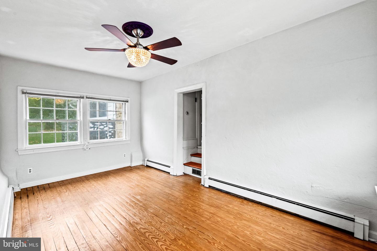 1107 KENMORE AVE, FREDERICKSBURG, Virginia 22401, 4 Bedrooms Bedrooms, 6 Rooms Rooms,1 BathroomBathrooms,Residential,For sale,1107 KENMORE AVE,VAFB2009056 MLS # VAFB2009056