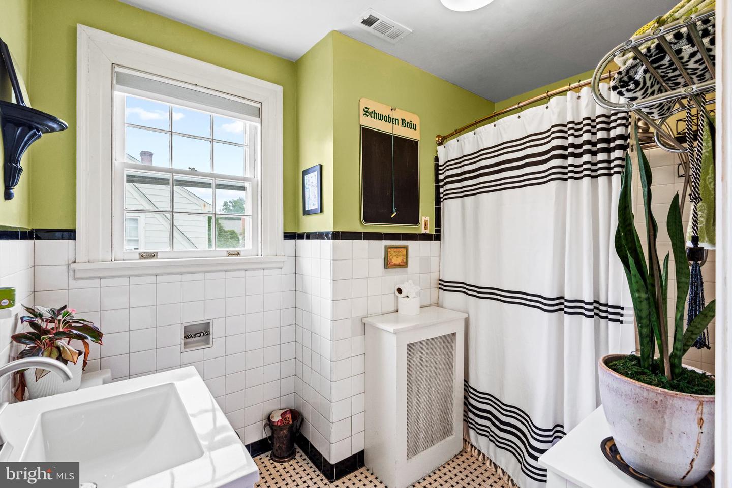 1107 KENMORE AVE, FREDERICKSBURG, Virginia 22401, 4 Bedrooms Bedrooms, 6 Rooms Rooms,1 BathroomBathrooms,Residential,For sale,1107 KENMORE AVE,VAFB2009056 MLS # VAFB2009056