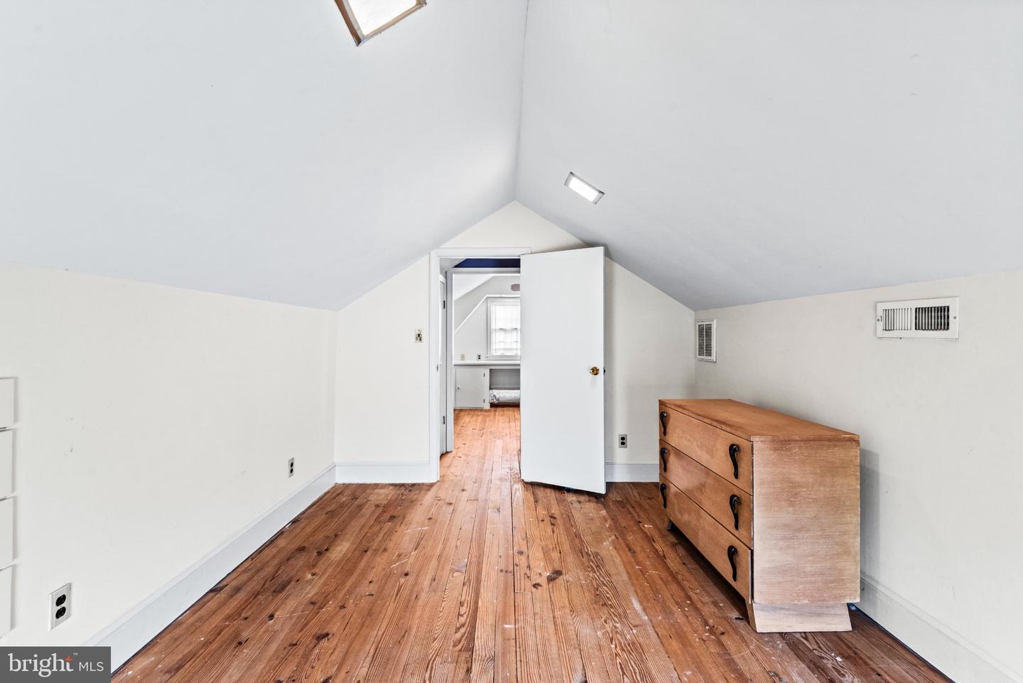 1107 KENMORE AVE, FREDERICKSBURG, Virginia 22401, 4 Bedrooms Bedrooms, 6 Rooms Rooms,1 BathroomBathrooms,Residential,For sale,1107 KENMORE AVE,VAFB2009056 MLS # VAFB2009056
