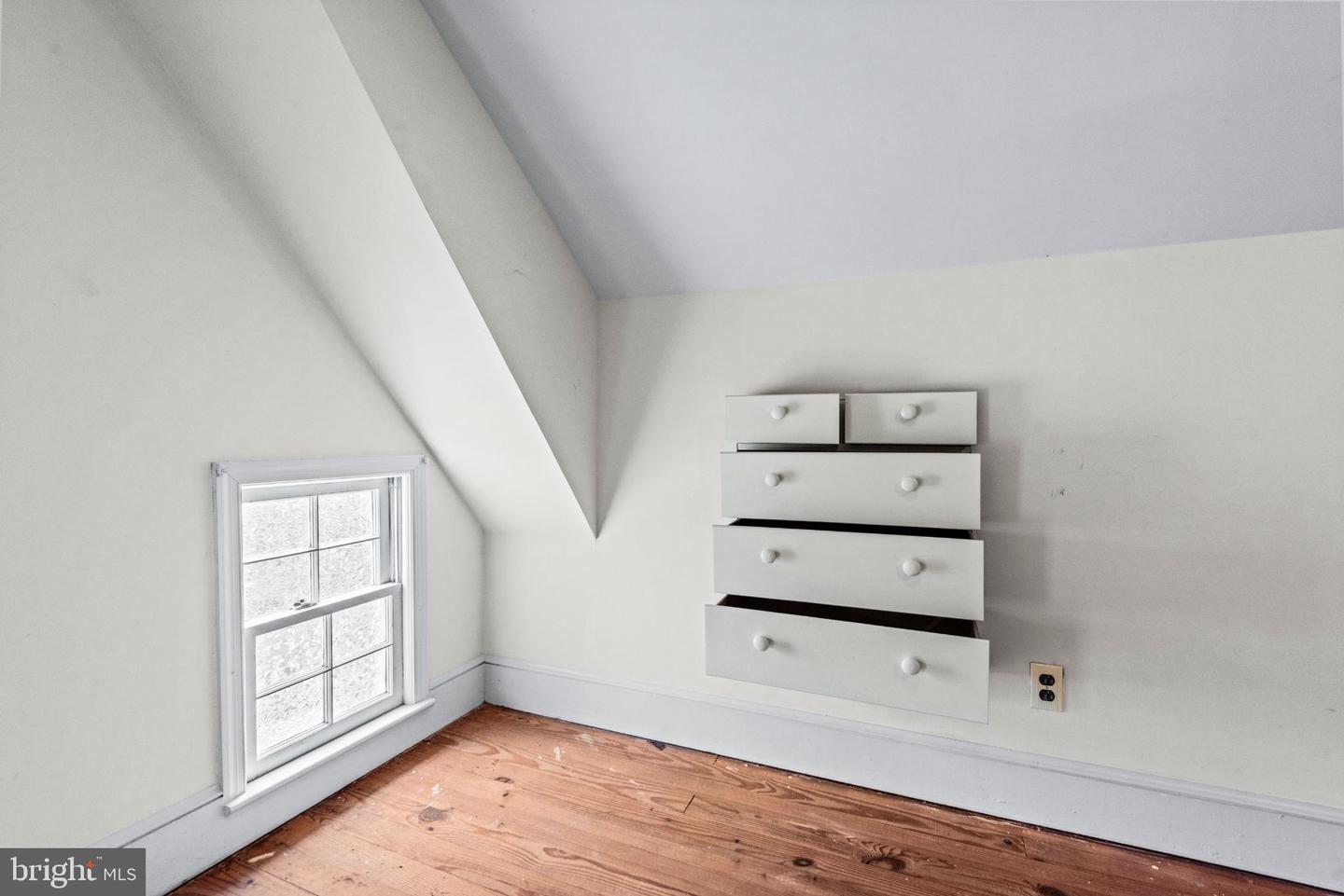 1107 KENMORE AVE, FREDERICKSBURG, Virginia 22401, 4 Bedrooms Bedrooms, 6 Rooms Rooms,1 BathroomBathrooms,Residential,For sale,1107 KENMORE AVE,VAFB2009056 MLS # VAFB2009056
