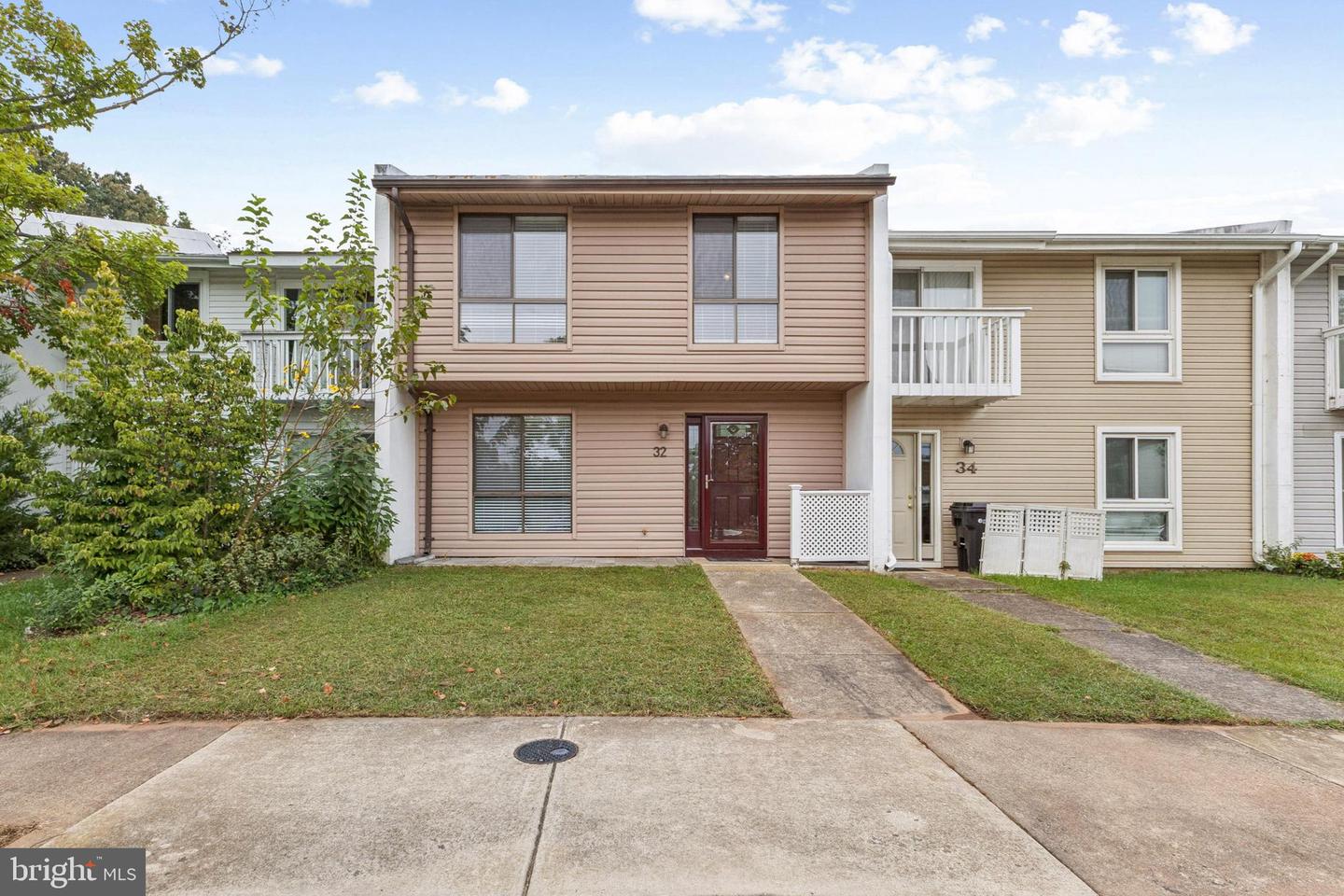 32 REGIS CIR, STERLING, Virginia 20164, 3 Bedrooms Bedrooms, ,2 BathroomsBathrooms,Residential,For sale,32 REGIS CIR,VALO2108108 MLS # VALO2108108