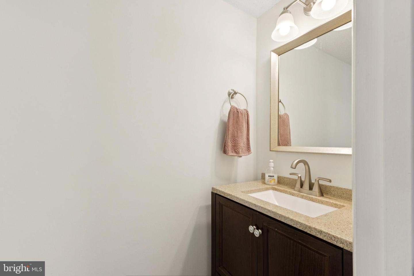 32 REGIS CIR, STERLING, Virginia 20164, 3 Bedrooms Bedrooms, ,2 BathroomsBathrooms,Residential,For sale,32 REGIS CIR,VALO2108108 MLS # VALO2108108