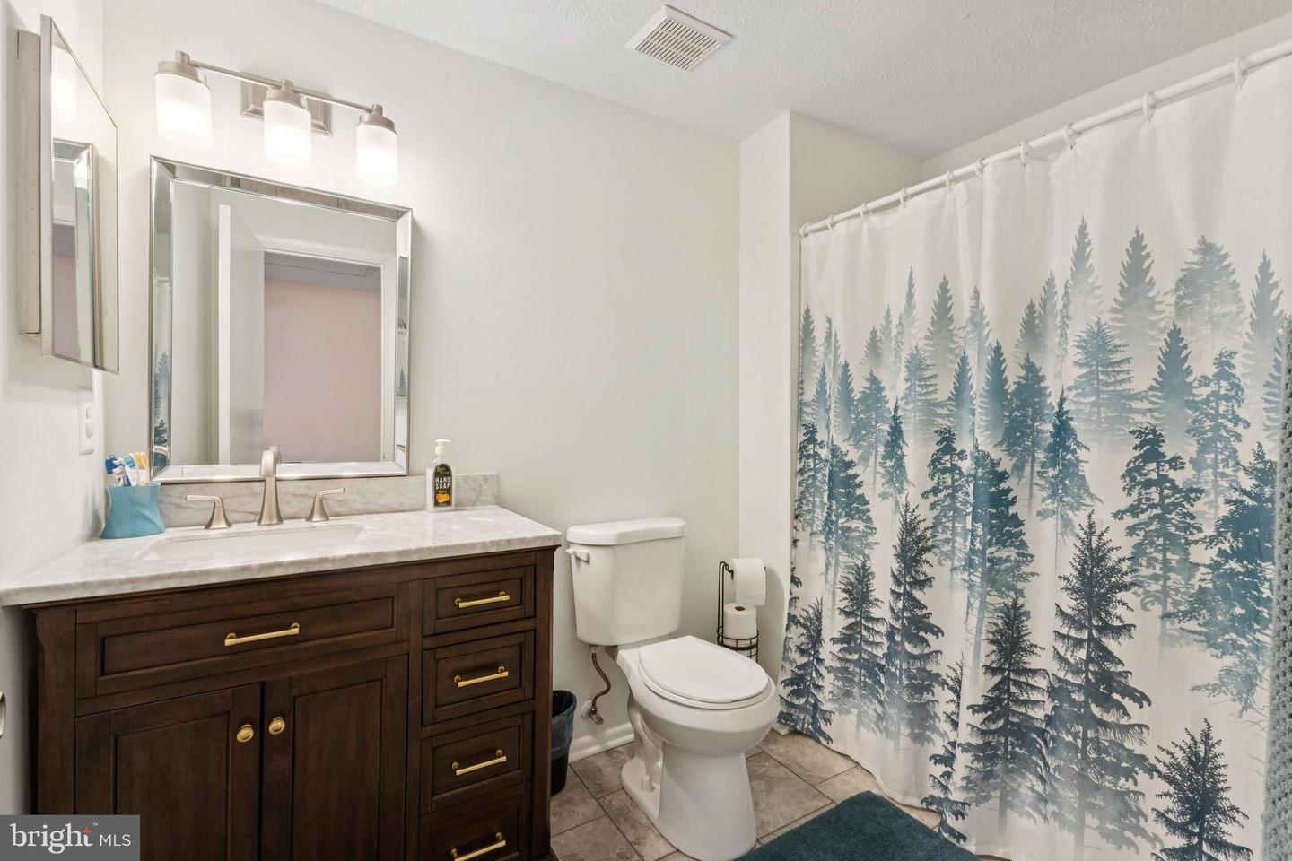 32 REGIS CIR, STERLING, Virginia 20164, 3 Bedrooms Bedrooms, ,2 BathroomsBathrooms,Residential,For sale,32 REGIS CIR,VALO2108108 MLS # VALO2108108