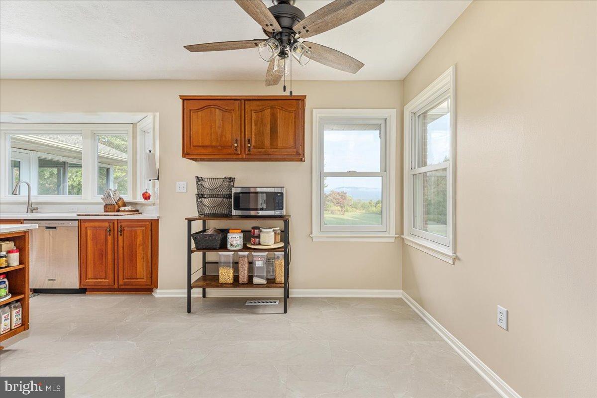 154 SKYLINE FOREST DR, FRONT ROYAL, Virginia 22630, 3 Bedrooms Bedrooms, 6 Rooms Rooms,2 BathroomsBathrooms,Residential,For sale,154 SKYLINE FOREST DR,VAWR2012464 MLS # VAWR2012464