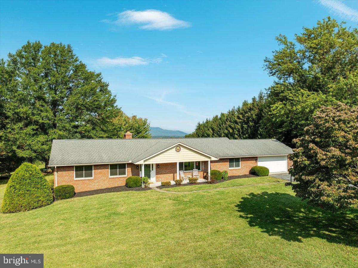 154 SKYLINE FOREST DR, FRONT ROYAL, Virginia 22630, 3 Bedrooms Bedrooms, 6 Rooms Rooms,2 BathroomsBathrooms,Residential,For sale,154 SKYLINE FOREST DR,VAWR2012464 MLS # VAWR2012464