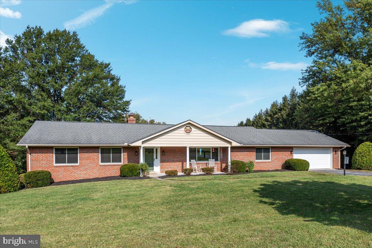 154 SKYLINE FOREST DR, FRONT ROYAL, Virginia 22630, 3 Bedrooms Bedrooms, 6 Rooms Rooms,2 BathroomsBathrooms,Residential,For sale,154 SKYLINE FOREST DR,VAWR2012464 MLS # VAWR2012464