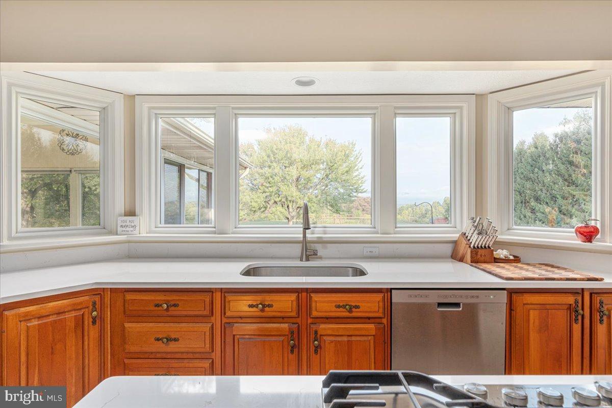 154 SKYLINE FOREST DR, FRONT ROYAL, Virginia 22630, 3 Bedrooms Bedrooms, 6 Rooms Rooms,2 BathroomsBathrooms,Residential,For sale,154 SKYLINE FOREST DR,VAWR2012464 MLS # VAWR2012464