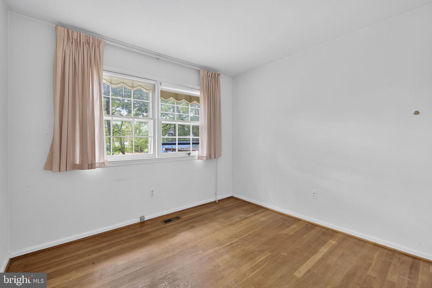 1604 PALM SPRINGS DR, VIENNA, Virginia 22182, 4 Bedrooms Bedrooms, ,2 BathroomsBathrooms,Residential,For sale,1604 PALM SPRINGS DR,VAFX2272374 MLS # VAFX2272374