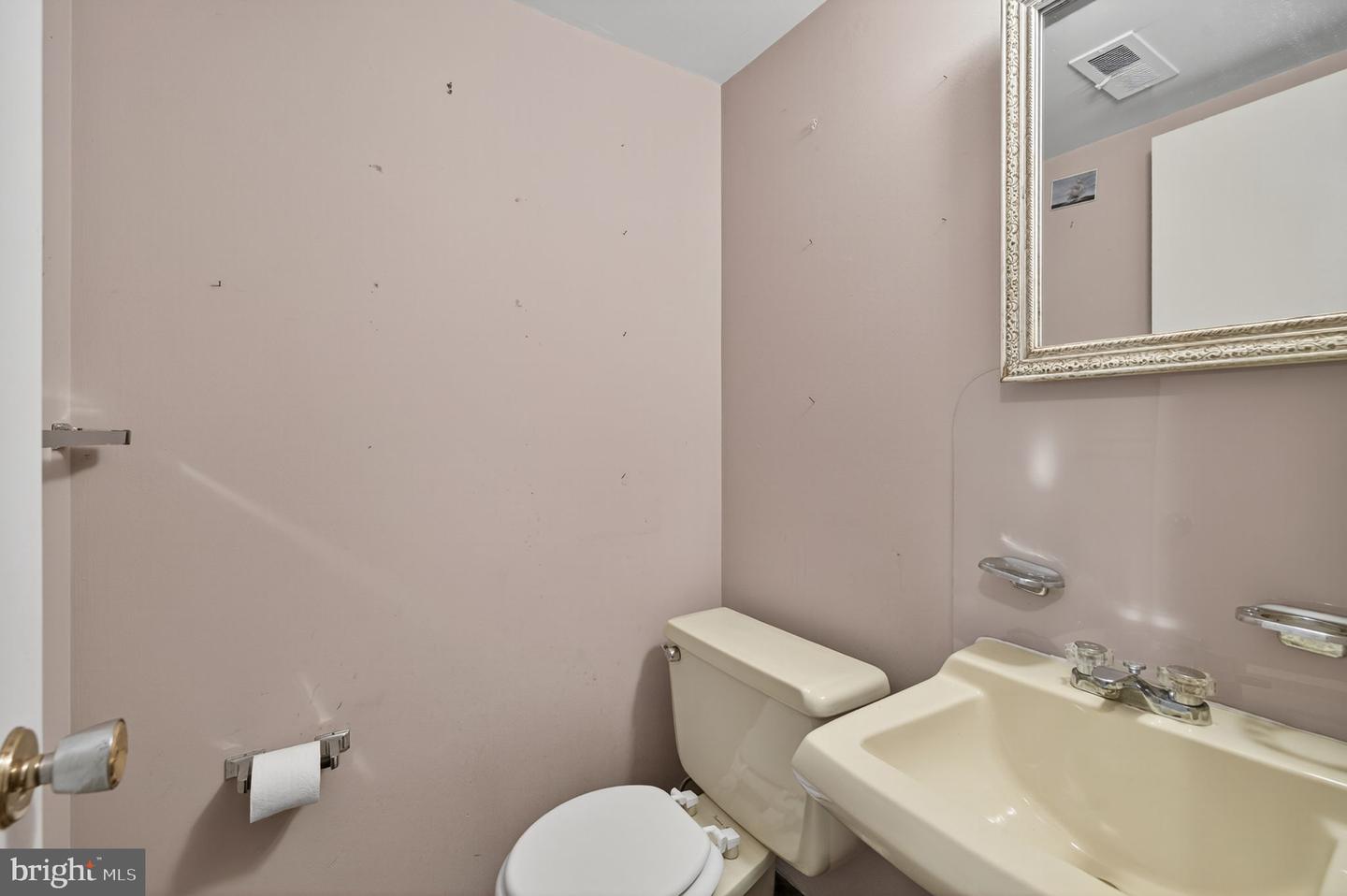 1604 PALM SPRINGS DR, VIENNA, Virginia 22182, 4 Bedrooms Bedrooms, ,2 BathroomsBathrooms,Residential,For sale,1604 PALM SPRINGS DR,VAFX2272374 MLS # VAFX2272374