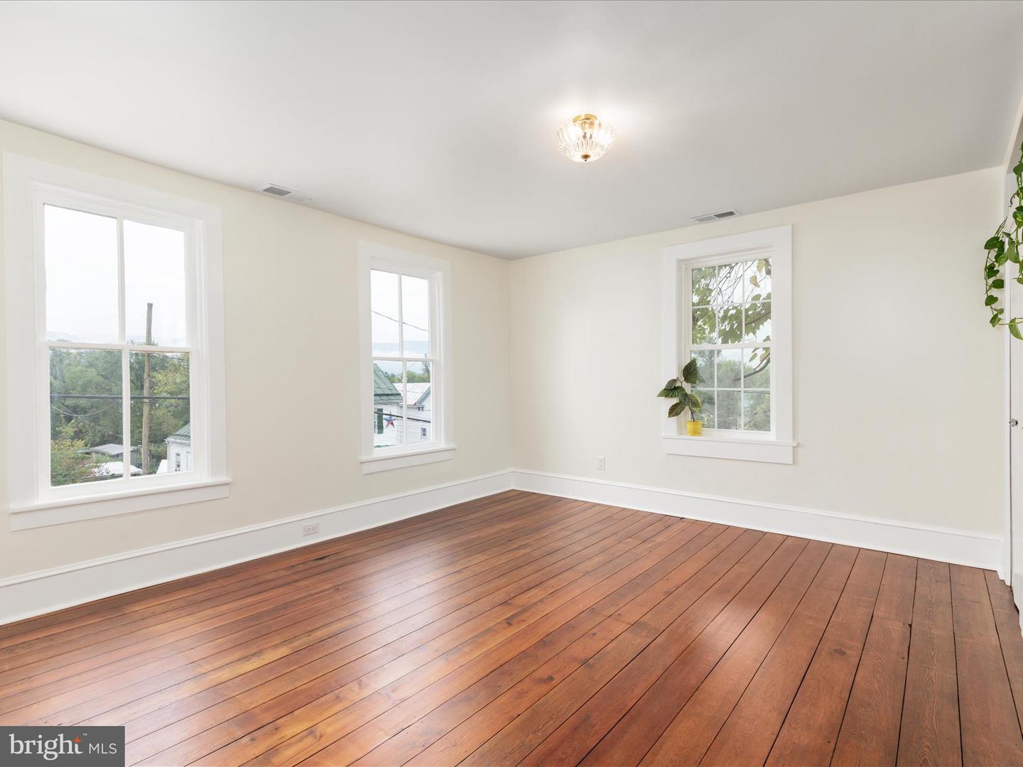 239 N CHURCH ST, WOODSTOCK, Virginia 22664, 4 Bedrooms Bedrooms, ,2 BathroomsBathrooms,Residential,For sale,239 N CHURCH ST,VASH2012684 MLS # VASH2012684