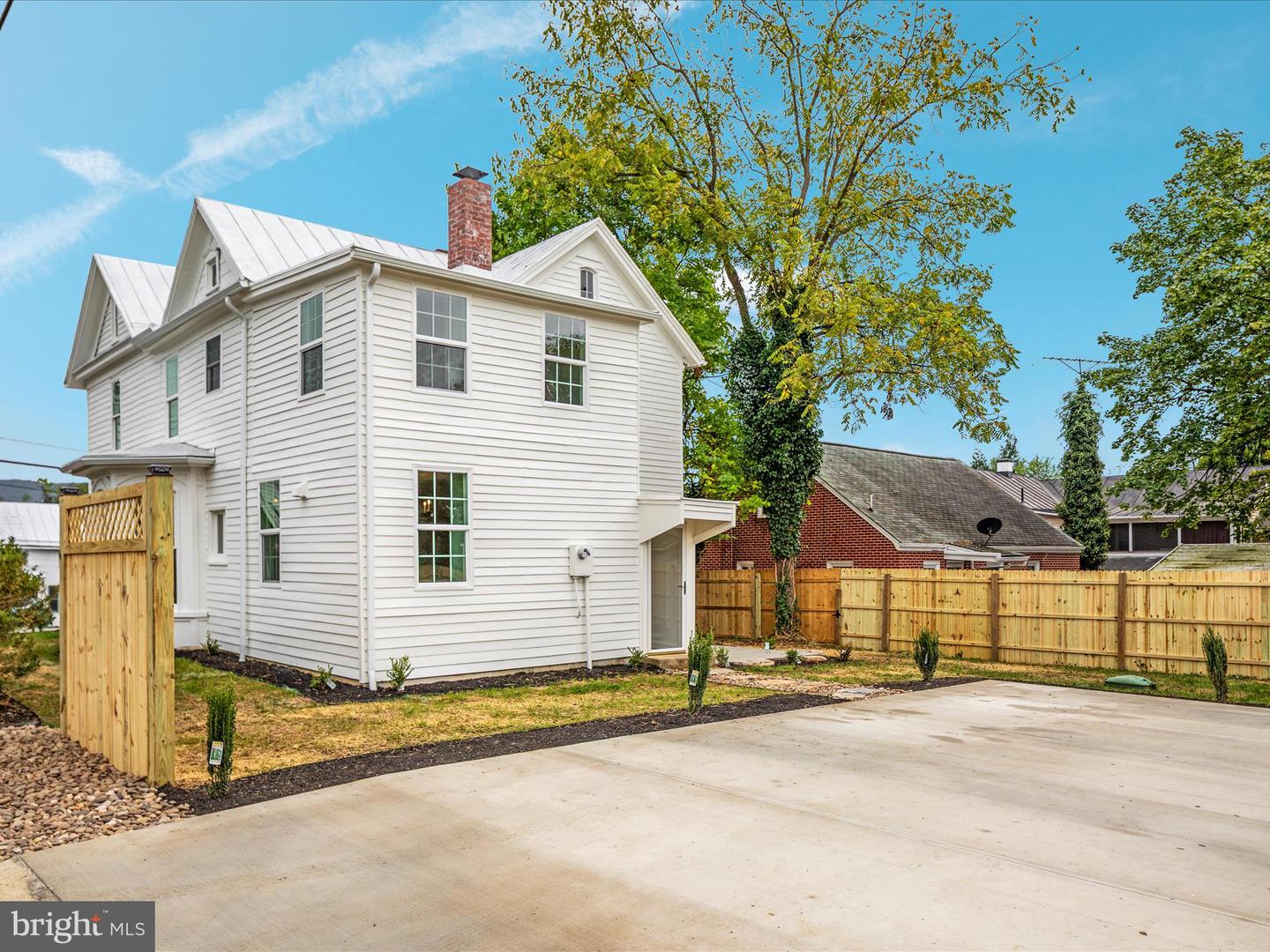 239 N CHURCH ST, WOODSTOCK, Virginia 22664, 4 Bedrooms Bedrooms, ,2 BathroomsBathrooms,Residential,For sale,239 N CHURCH ST,VASH2012684 MLS # VASH2012684
