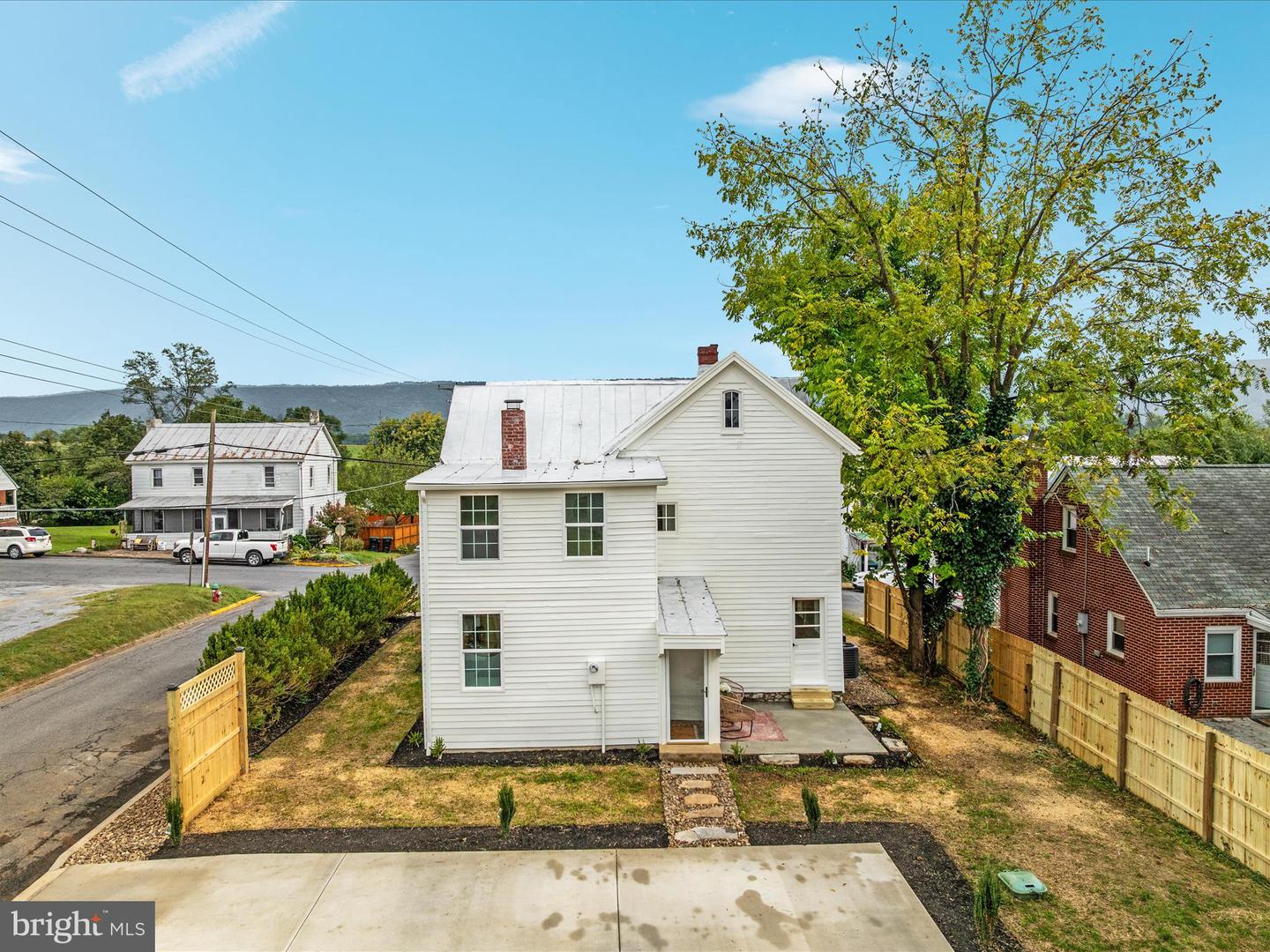 239 N CHURCH ST, WOODSTOCK, Virginia 22664, 4 Bedrooms Bedrooms, ,2 BathroomsBathrooms,Residential,For sale,239 N CHURCH ST,VASH2012684 MLS # VASH2012684