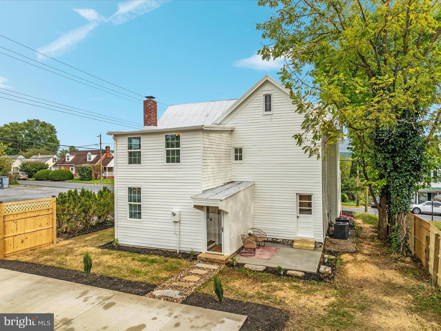 239 N CHURCH ST, WOODSTOCK, Virginia 22664, 4 Bedrooms Bedrooms, ,2 BathroomsBathrooms,Residential,For sale,239 N CHURCH ST,VASH2012684 MLS # VASH2012684