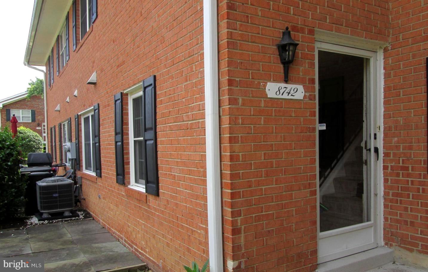 8742 WALUTES CIR, ALEXANDRIA, Virginia 22309, 2 Bedrooms Bedrooms, ,1 BathroomBathrooms,Residential,For sale,8742 WALUTES CIR,VAFX2272426 MLS # VAFX2272426