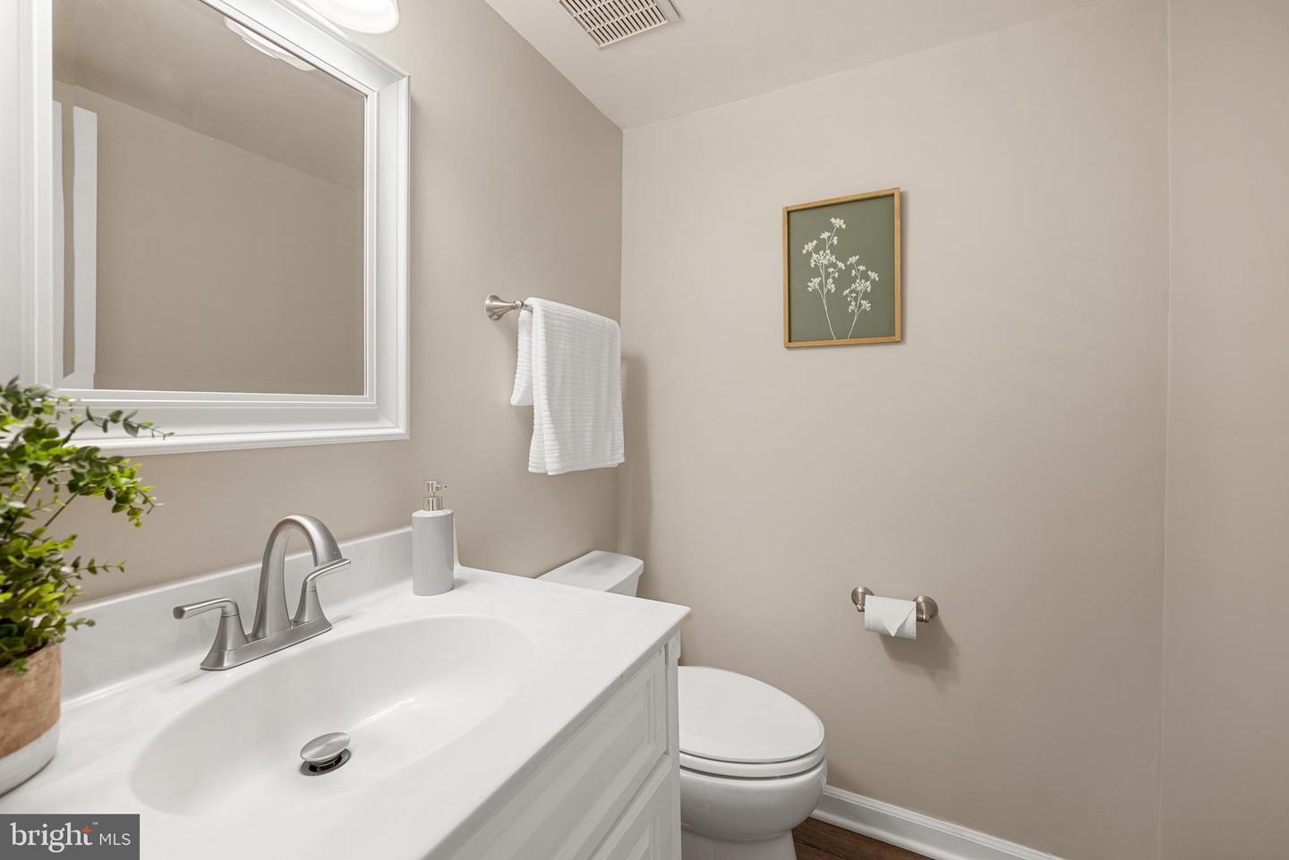 9541 JUSTIN LN, MANASSAS, Virginia 20110, 3 Bedrooms Bedrooms, ,2 BathroomsBathrooms,Residential,For sale,9541 JUSTIN LN,VAMN2009446 MLS # VAMN2009446