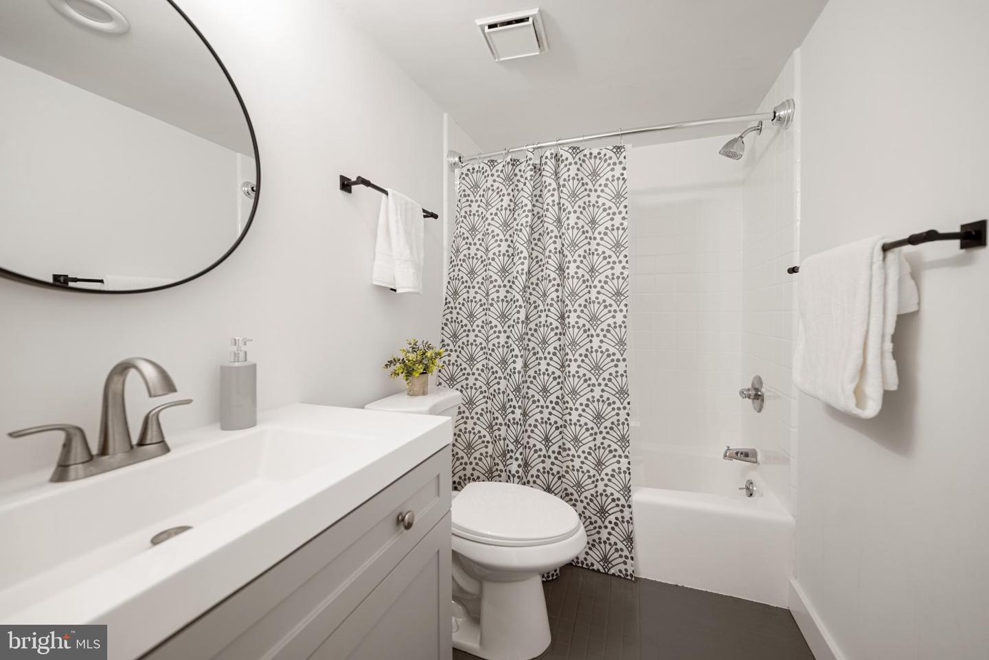 3001 VEAZEY TER NW #1623, WASHINGTON, District Of Columbia 20008, 1 Bedroom Bedrooms, ,1 BathroomBathrooms,Residential,For sale,3001 VEAZEY TER NW #1623,DCDC2225372 MLS # DCDC2225372