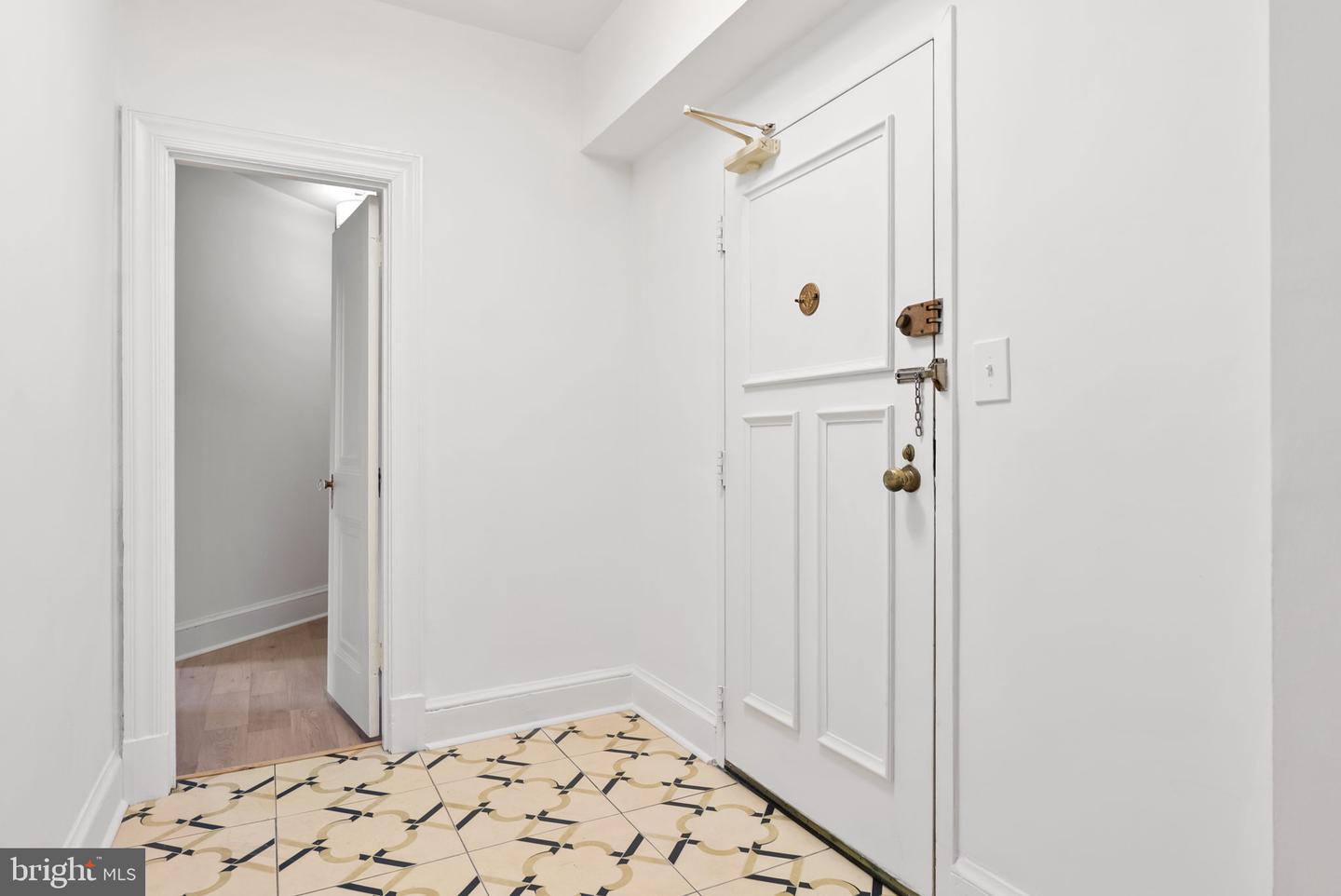 4000 CATHEDRAL AVE NW #6B, WASHINGTON, District Of Columbia 20016, 2 Bedrooms Bedrooms, ,1 BathroomBathrooms,Residential,For sale,4000 CATHEDRAL AVE NW #6B,DCDC2225384 MLS # DCDC2225384