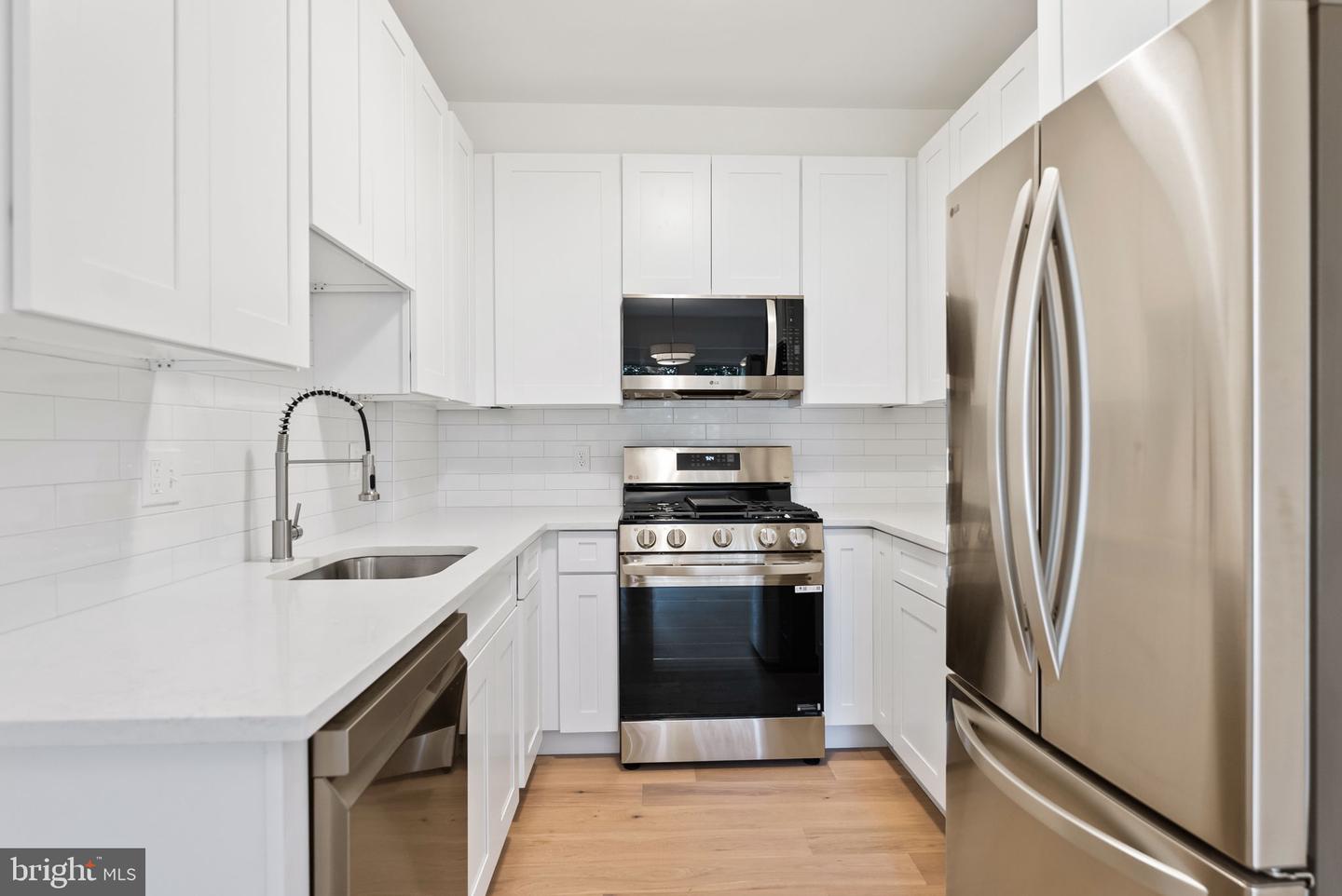 4000 CATHEDRAL AVE NW #6B, WASHINGTON, District Of Columbia 20016, 2 Bedrooms Bedrooms, ,1 BathroomBathrooms,Residential,For sale,4000 CATHEDRAL AVE NW #6B,DCDC2225384 MLS # DCDC2225384