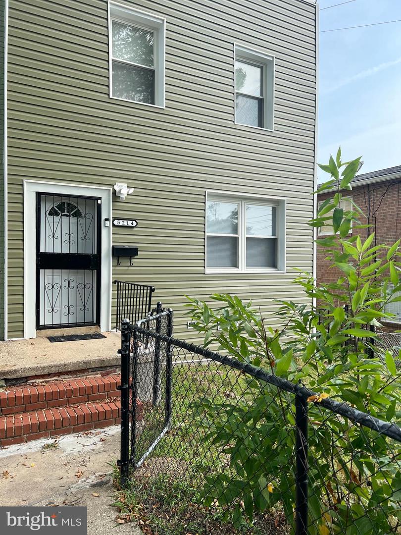 5214 BLAINE ST NE, WASHINGTON, District Of Columbia 20019, 2 Bedrooms Bedrooms, ,2 BathroomsBathrooms,Residential,For sale,5214 BLAINE ST NE,DCDC2225424 MLS # DCDC2225424