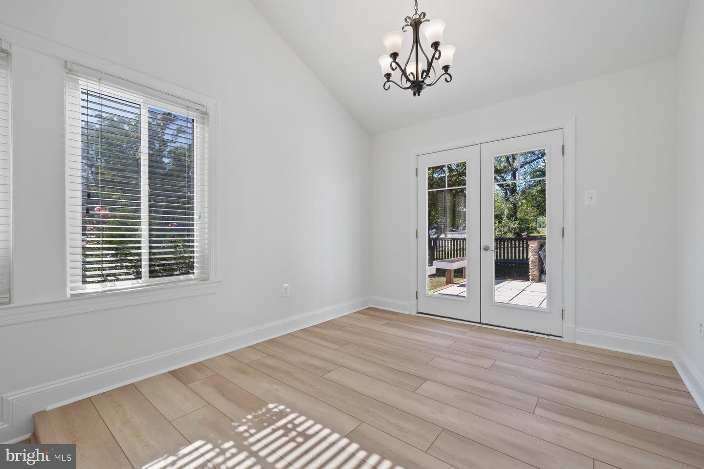 110 SUGARLAND RUN DR, STERLING, Virginia 20164, 4 Bedrooms Bedrooms, 11 Rooms Rooms,3 BathroomsBathrooms,Residential,For sale,110 SUGARLAND RUN DR,VALO2108256 MLS # VALO2108256